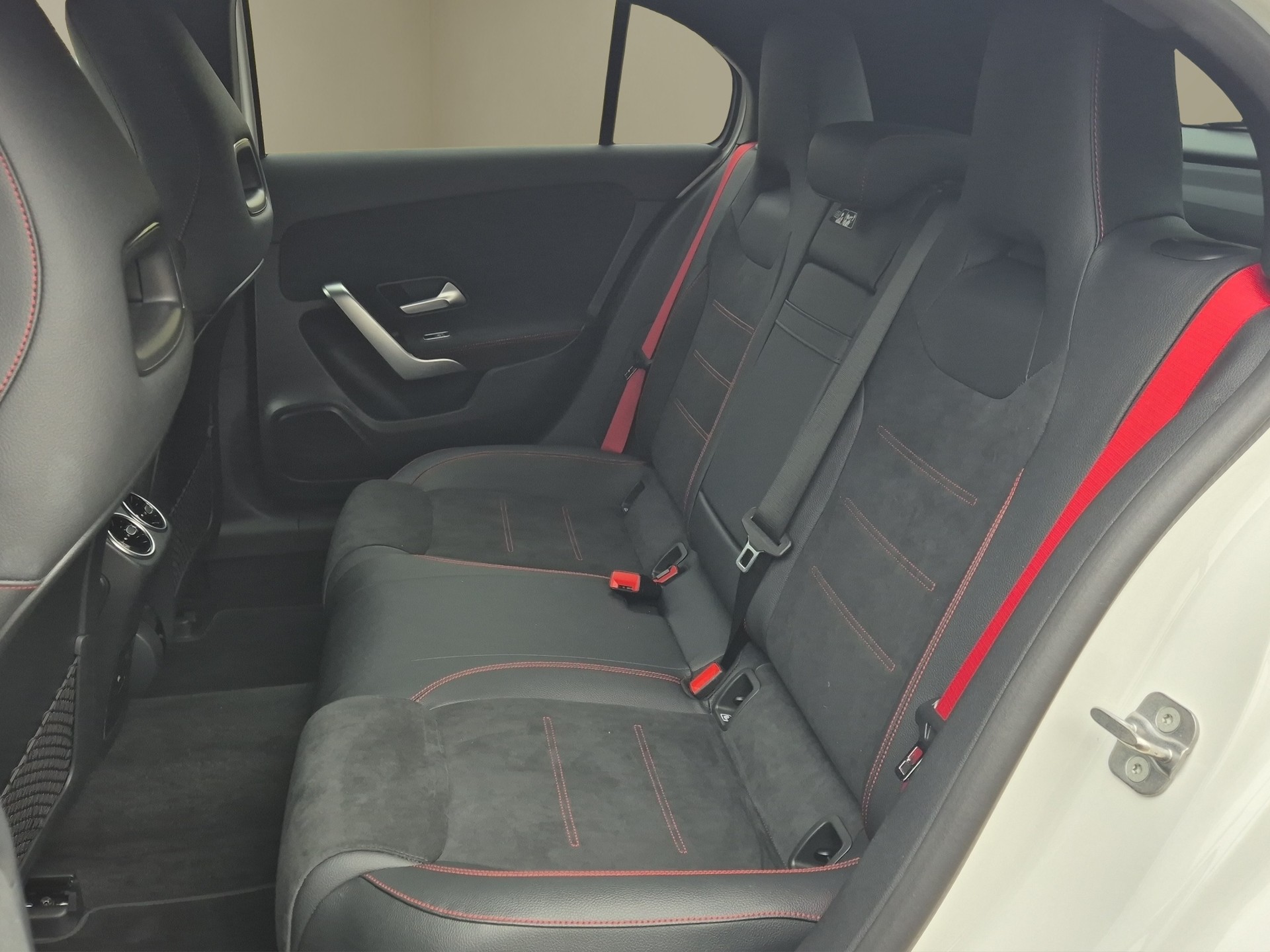 MERCEDES-BENZ A AMG 35 4Matic 8G-DCT-image-13