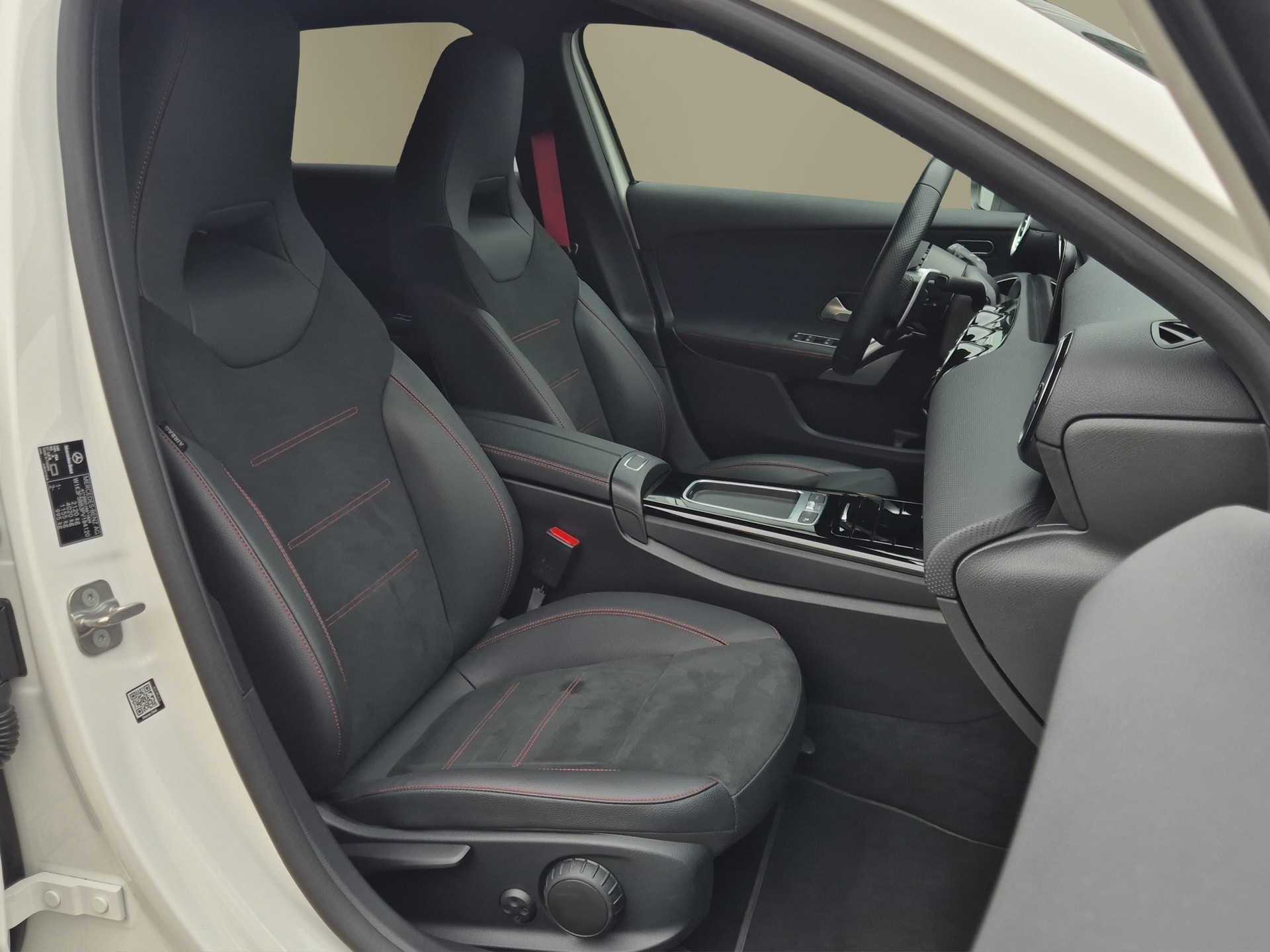 MERCEDES-BENZ A AMG 35 4Matic 8G-DCT-image-14
