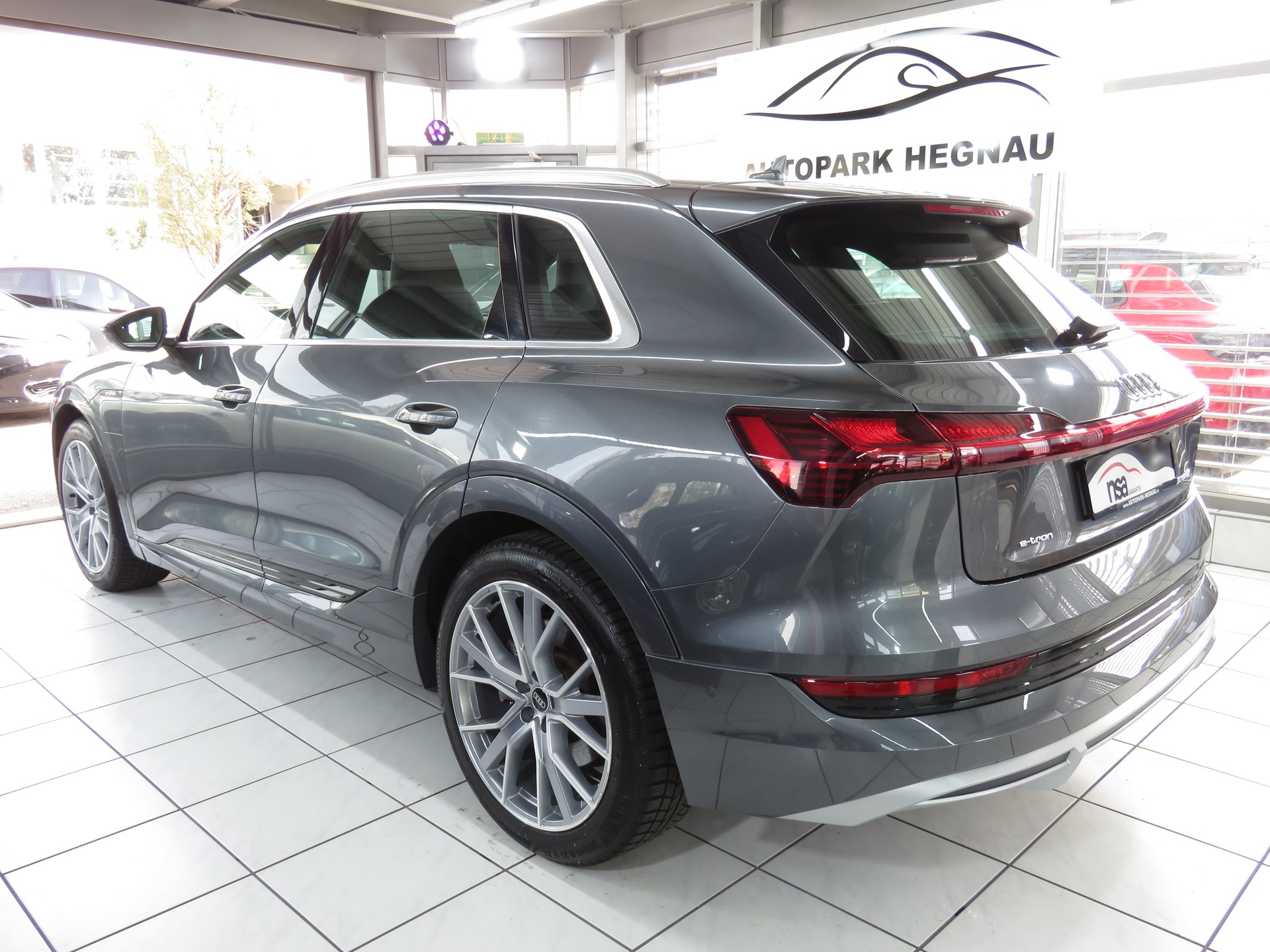AUDI e-tron 50 S Line Attraction Quattro Automat-image-5