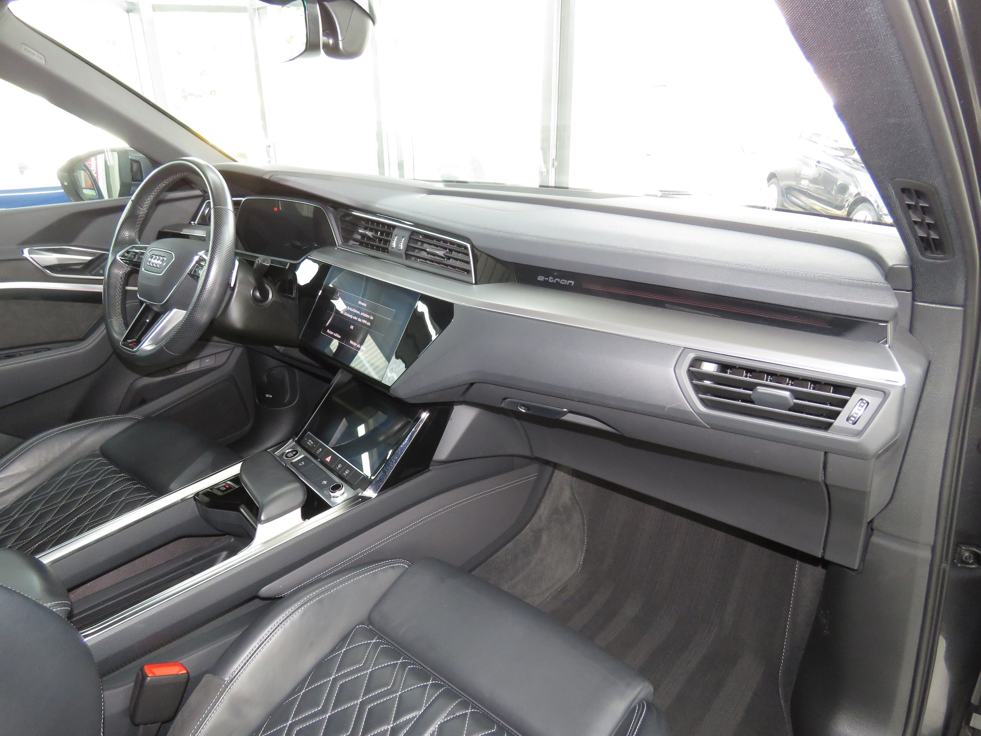 AUDI e-tron 50 S Line Attraction Quattro Automat-image-10