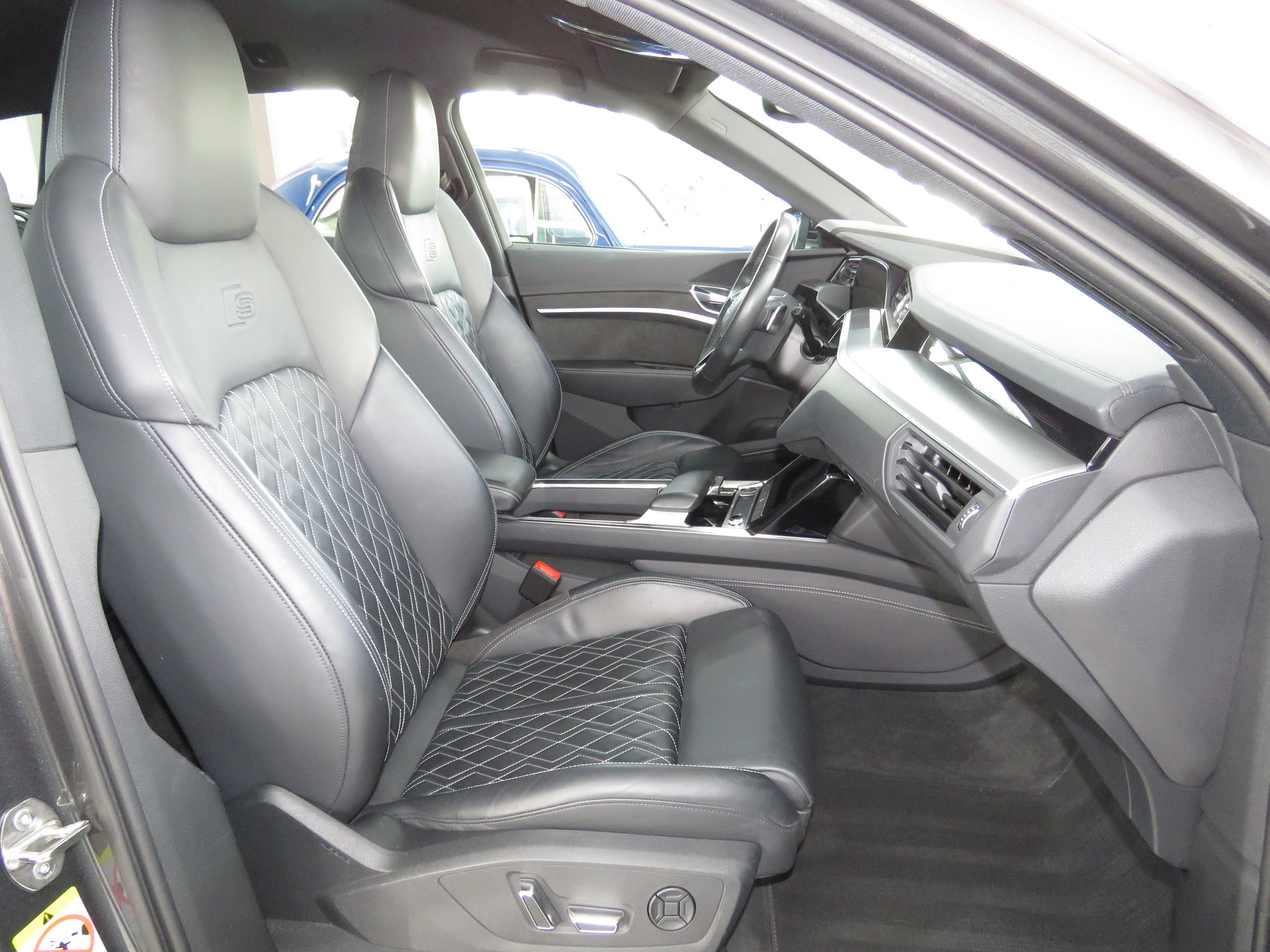AUDI e-tron 50 S Line Attraction Quattro Automat-image-11