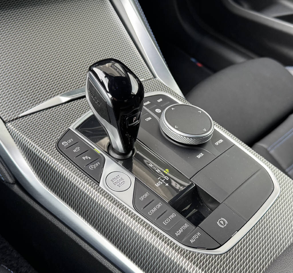 BMW M240i xDrive Steptronic-image-18