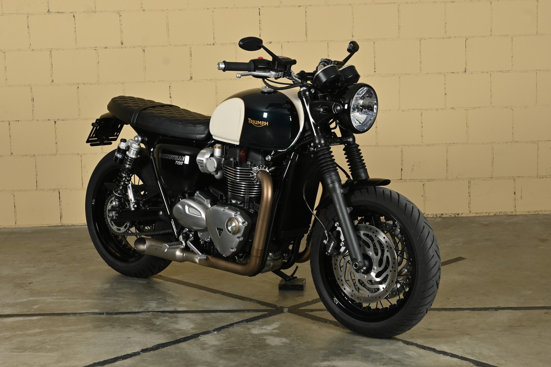 TRIUMPH Bonneville T120-showroom-element-2