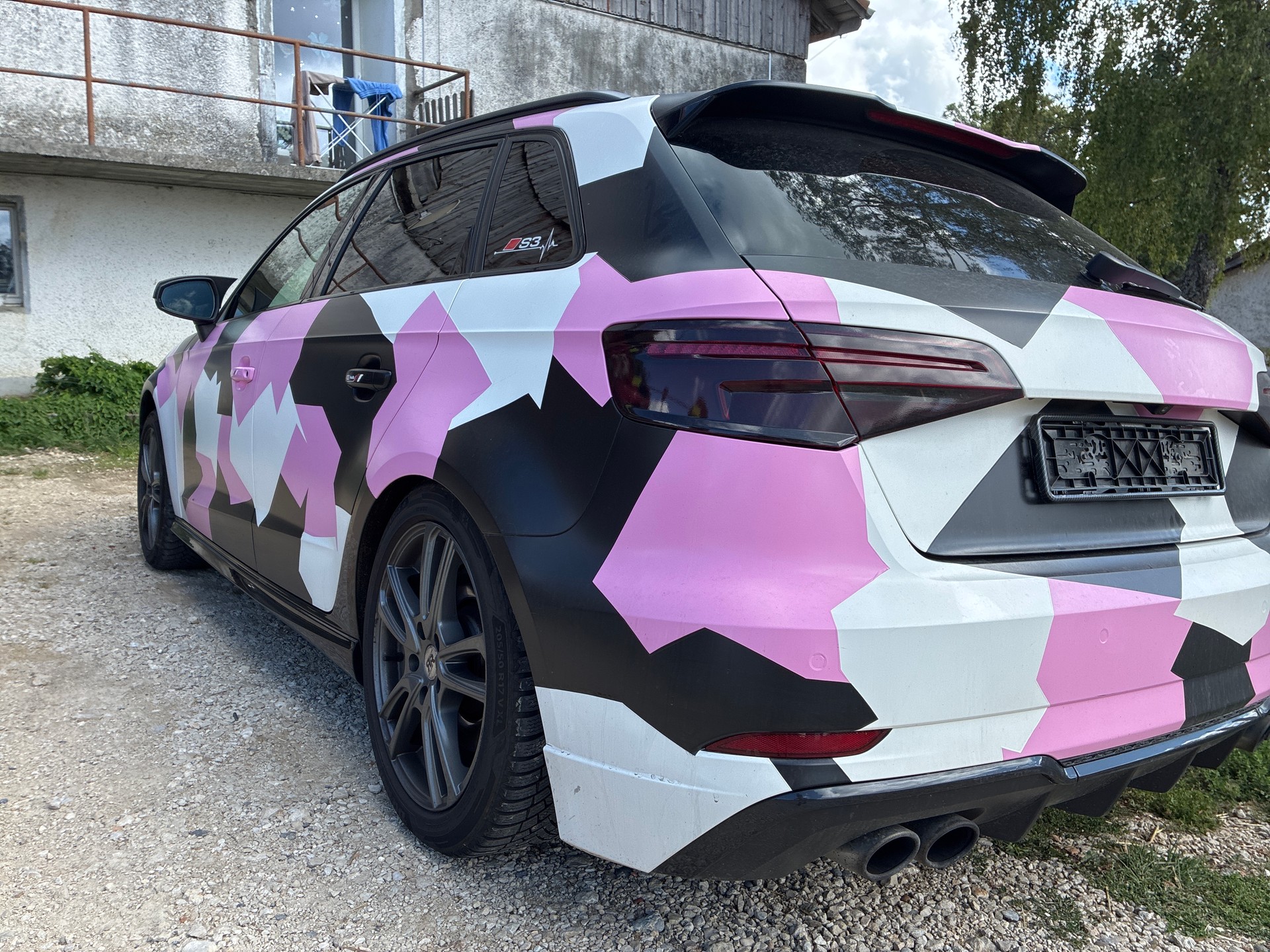 AUDI 2.0 T FSI quattro S-Tronic-image-1