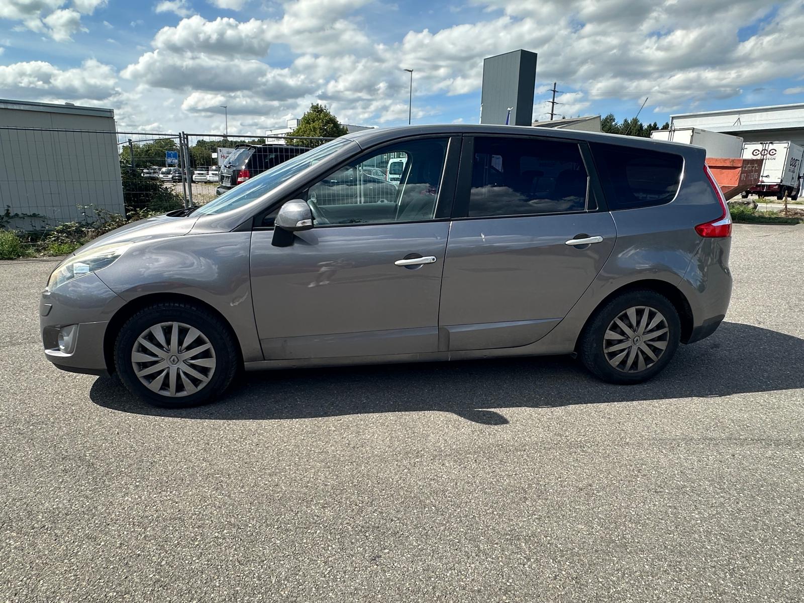 RENAULT Grand Scénic 1.9 dCi Dynamique-image-6