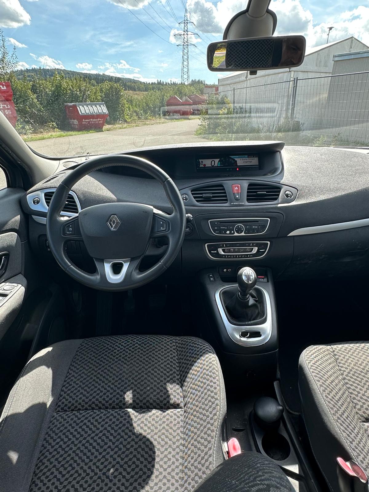 RENAULT Grand Scénic 1.9 dCi Dynamique-image-8