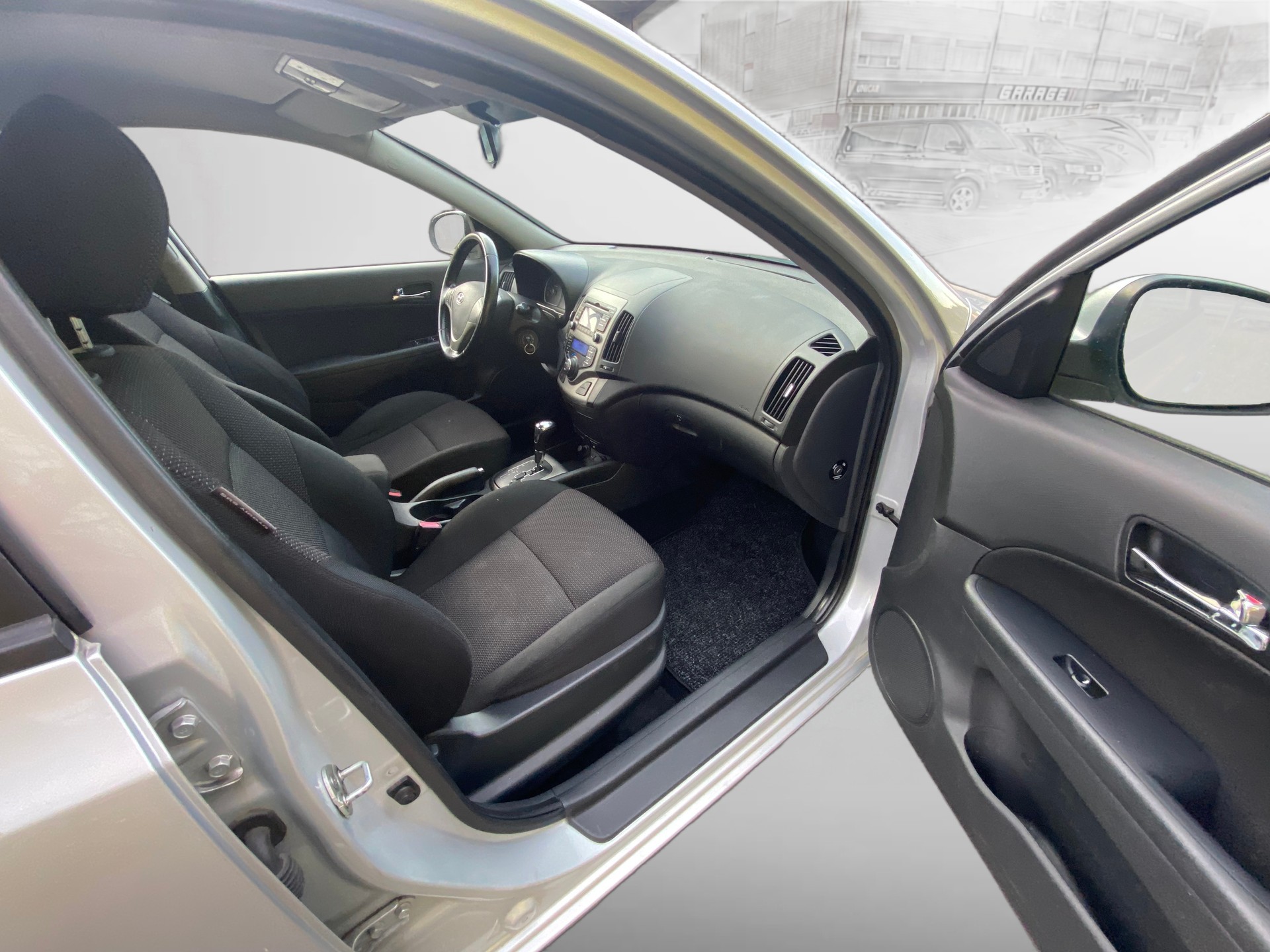 HYUNDAI i30 1.6 Swiss Plus Edition Automatic-image-11