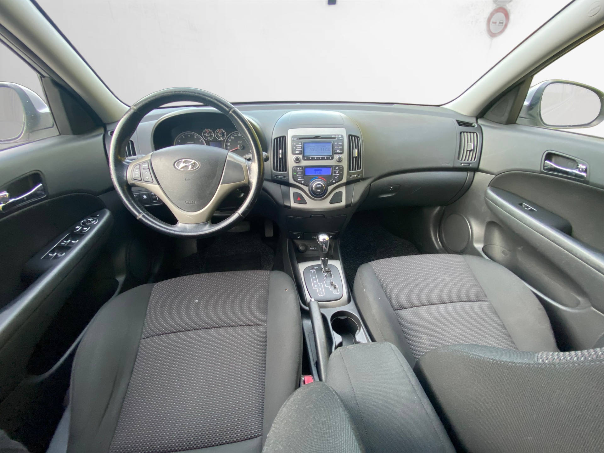HYUNDAI i30 1.6 Swiss Plus Edition Automatic-image-13