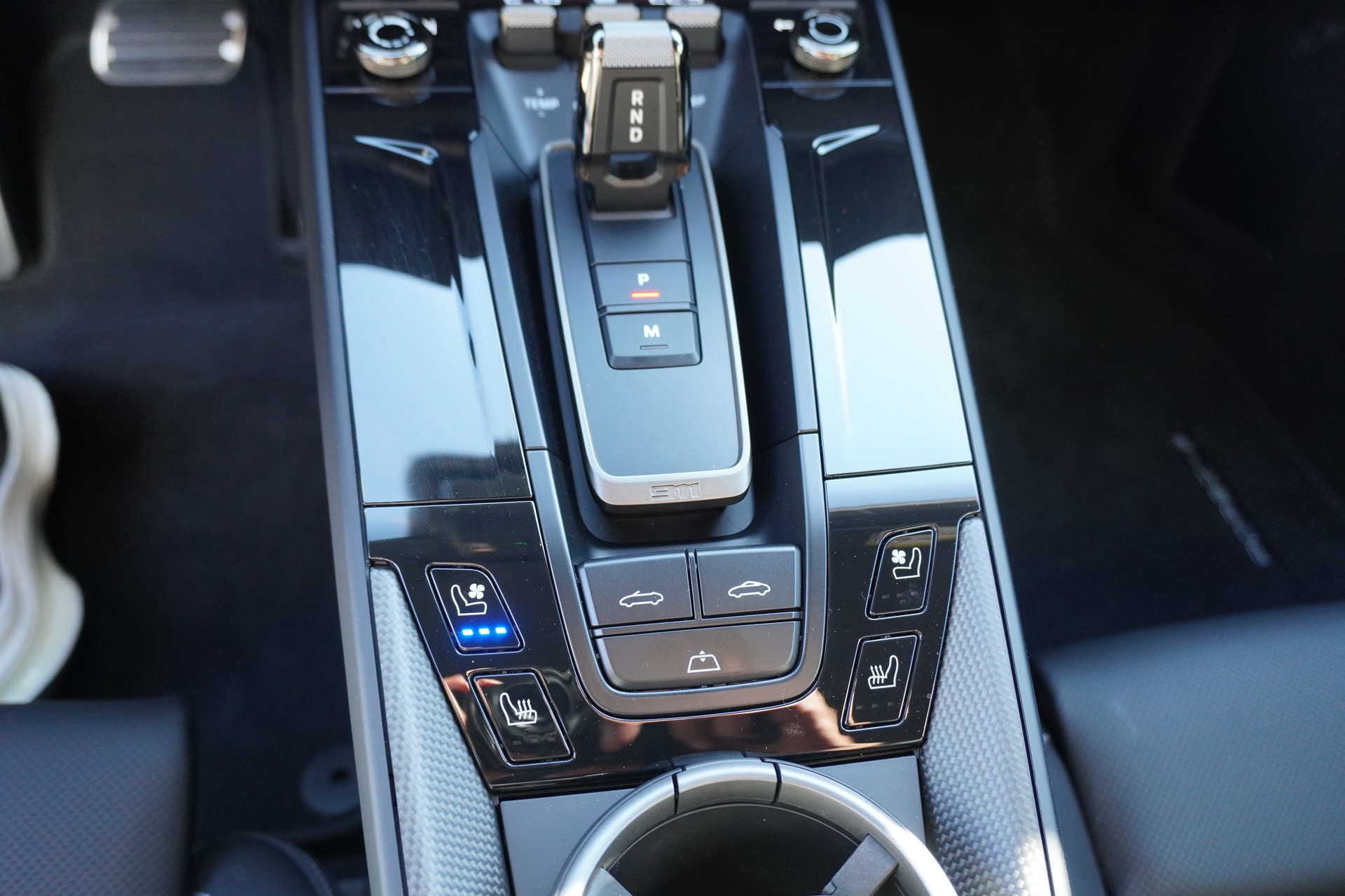 PORSCHE 911 Turbo S Cabriolet PDK-image-13