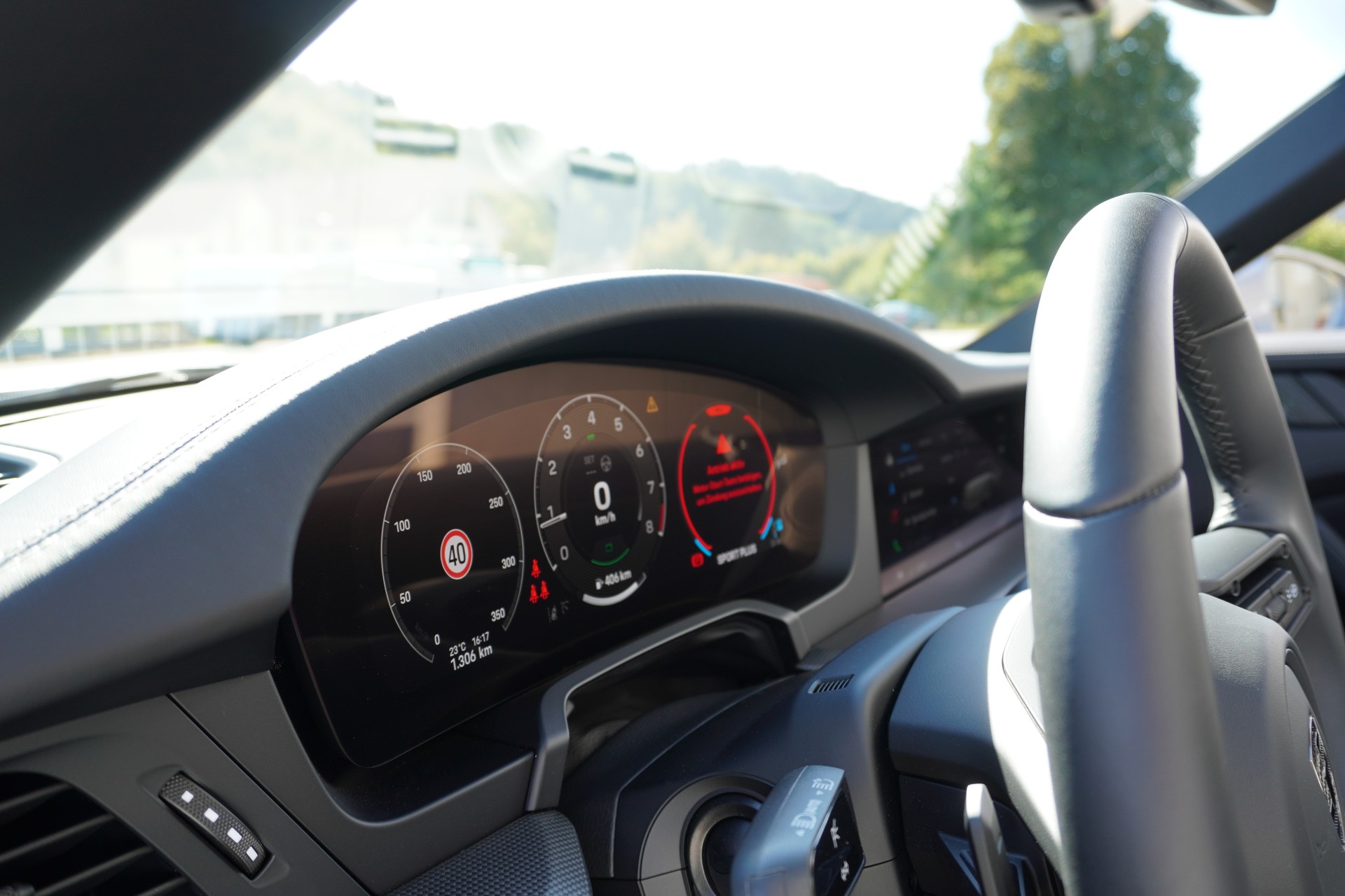 PORSCHE 911 Turbo S Cabriolet PDK-image-12