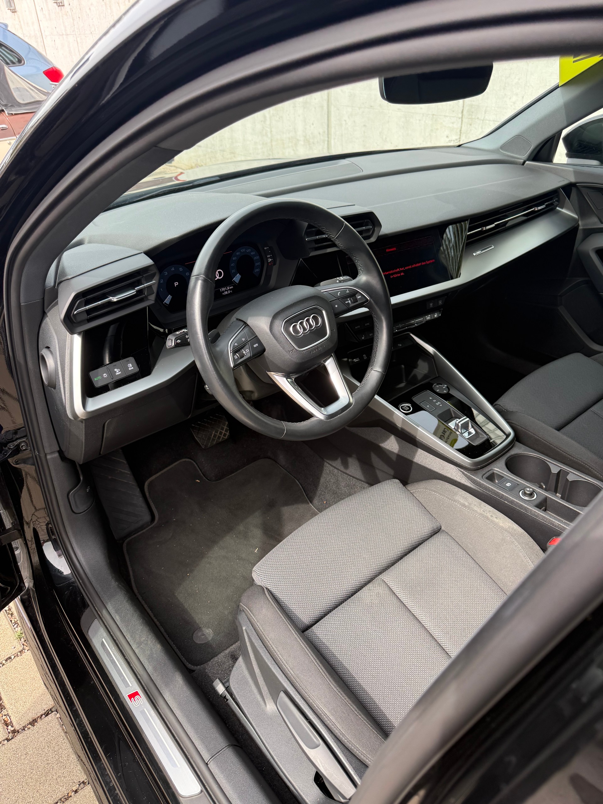 AUDI A3 Sportback 35 TFSI S line Attraction S-tronic-image-4