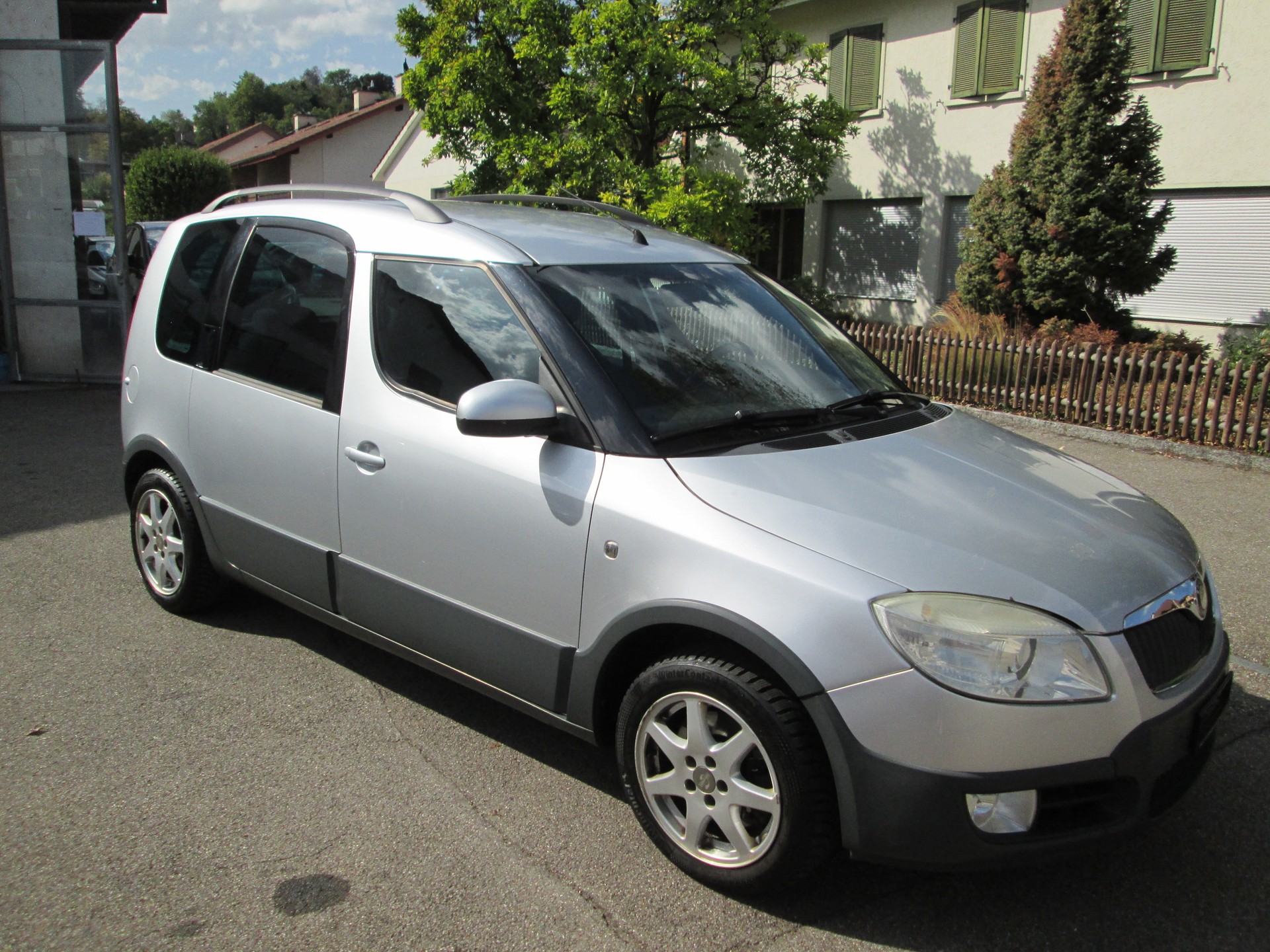SKODA Roomster 1.6 Scout Automatic-image-5