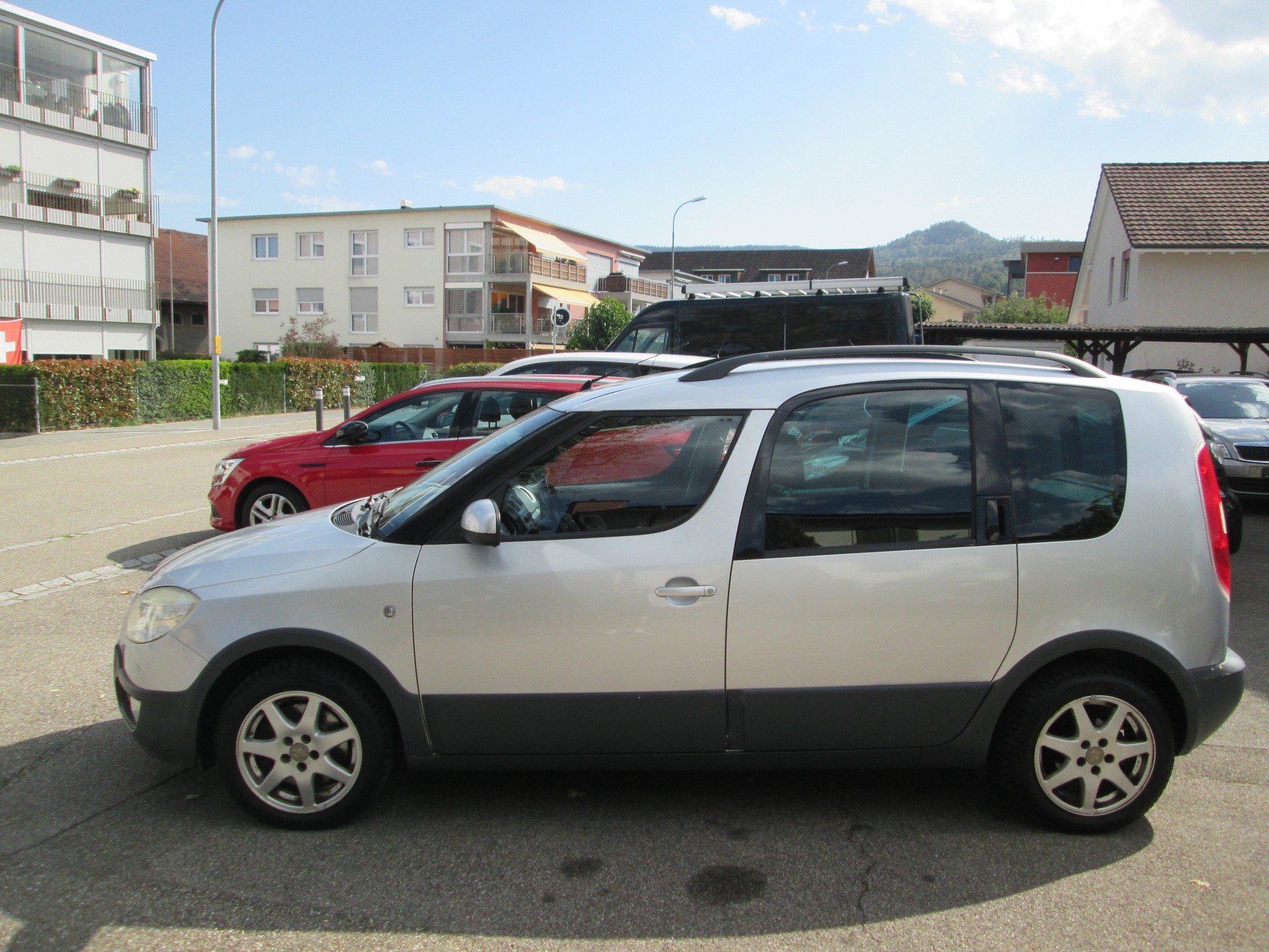 SKODA Roomster 1.6 Scout Automatic-image-1