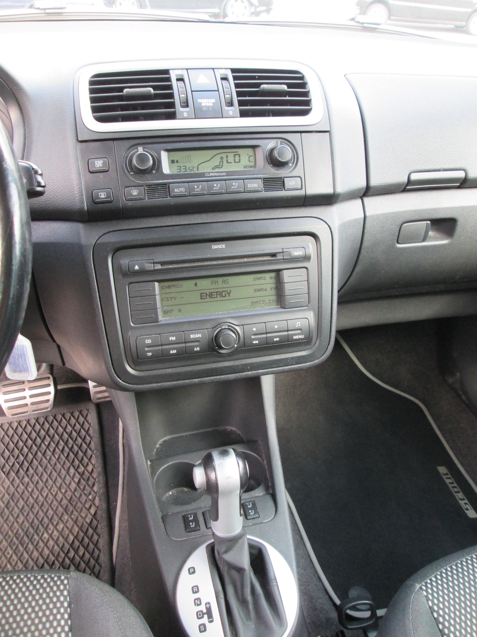 SKODA Roomster 1.6 Scout Automatic-image-12