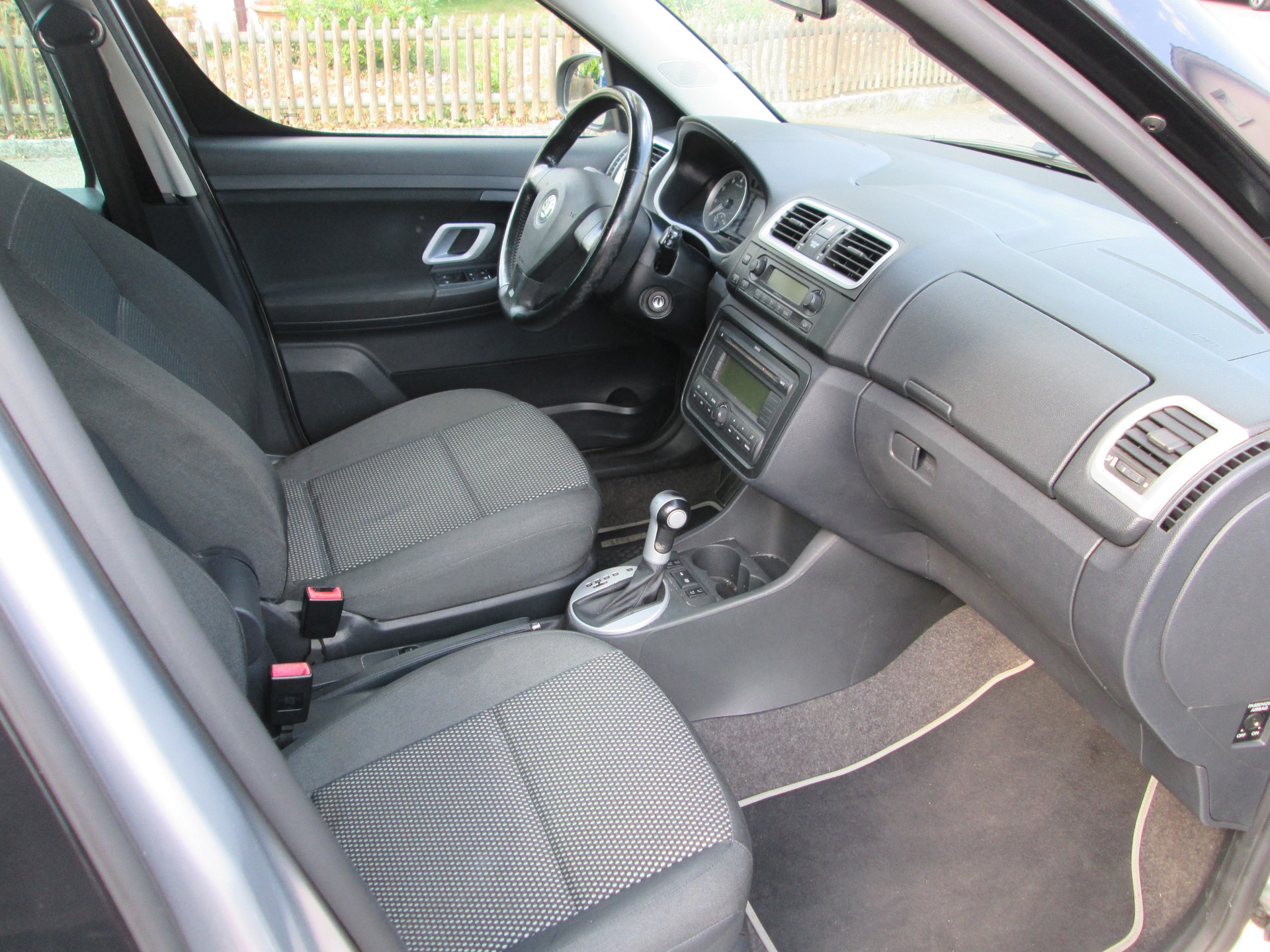 SKODA Roomster 1.6 Scout Automatic-image-11