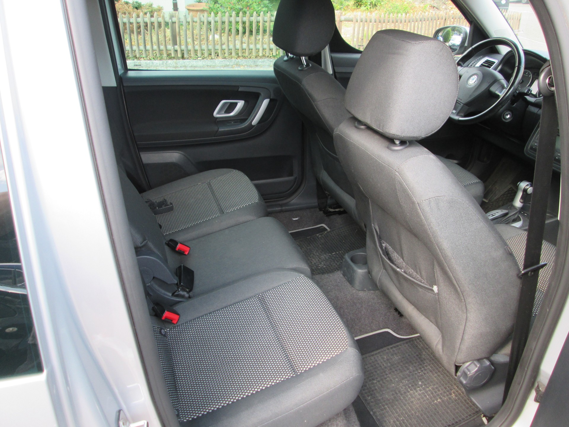 SKODA Roomster 1.6 Scout Automatic-image-10