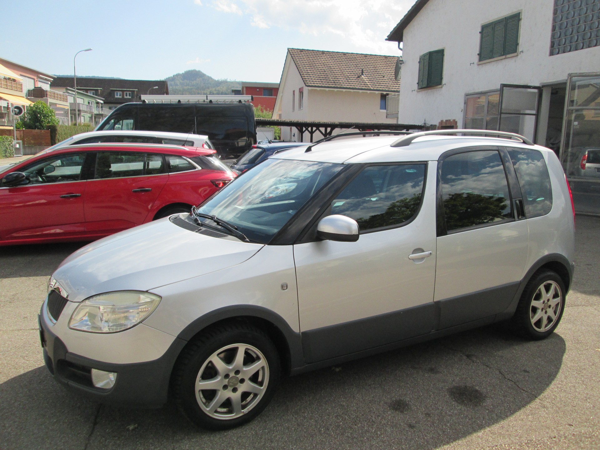 SKODA Roomster 1.6 Scout Automatic-image-0