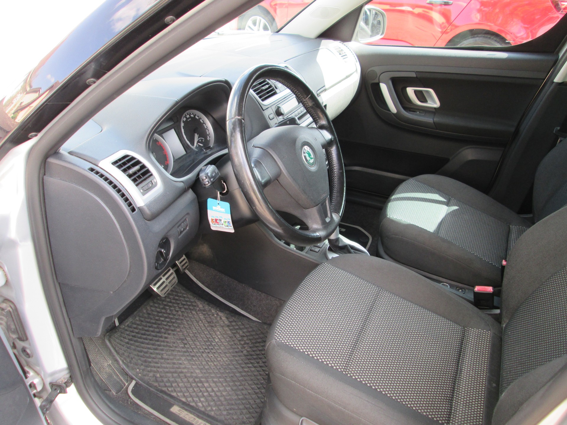 SKODA Roomster 1.6 Scout Automatic-image-7