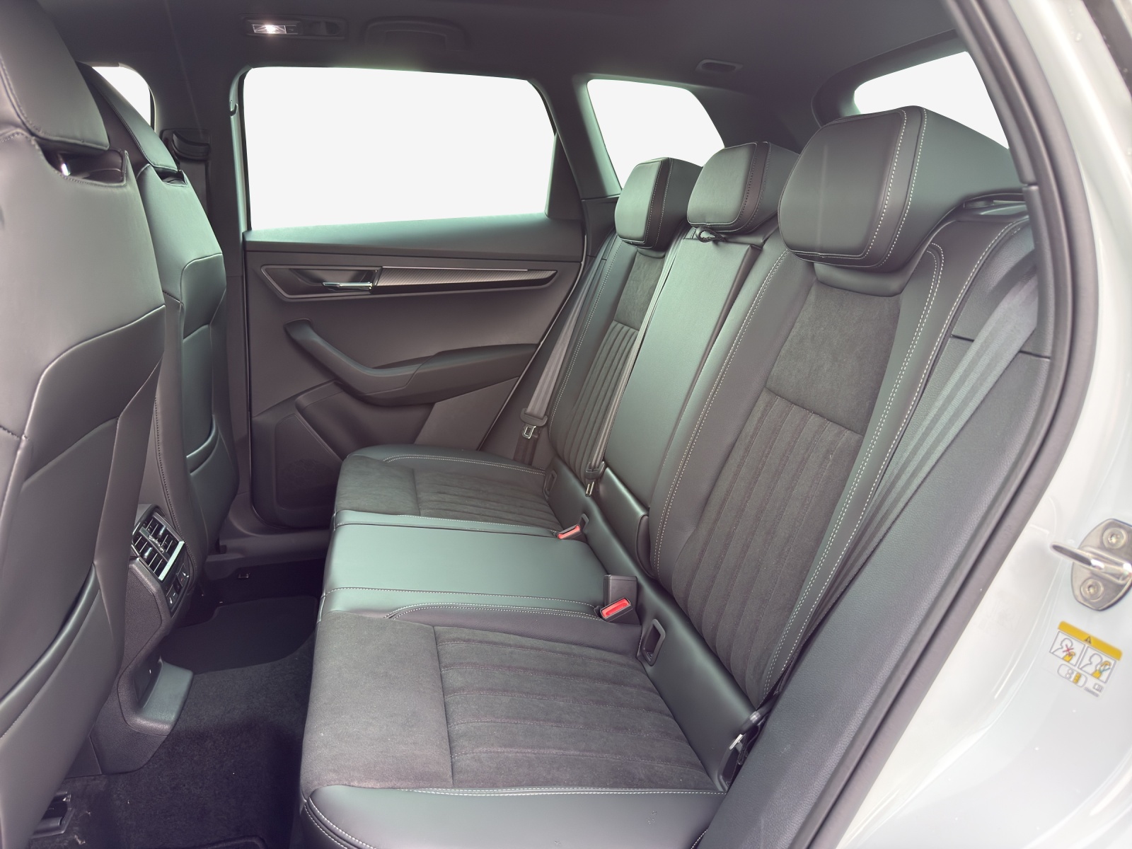 SKODA Karoq 2.0 TSI SportLine 4x4 DSG-image-11