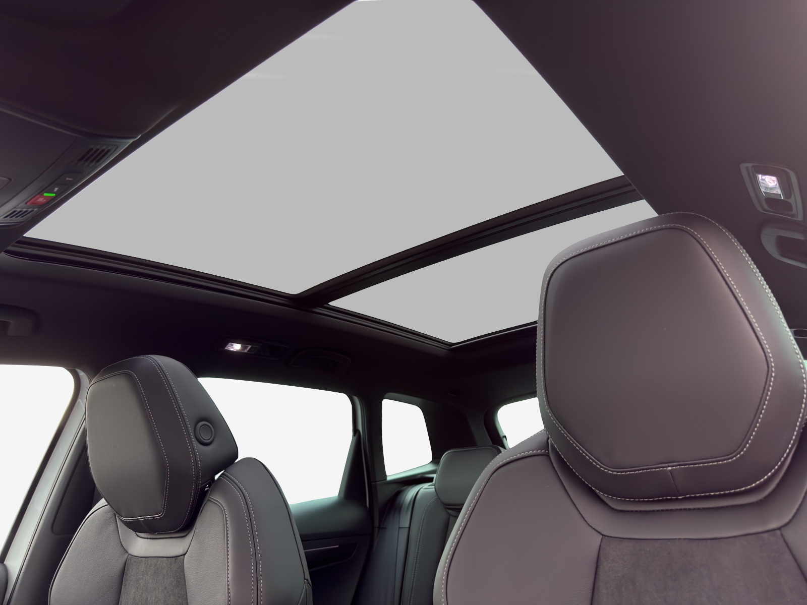 SKODA Karoq 2.0 TSI SportLine 4x4 DSG-image-14