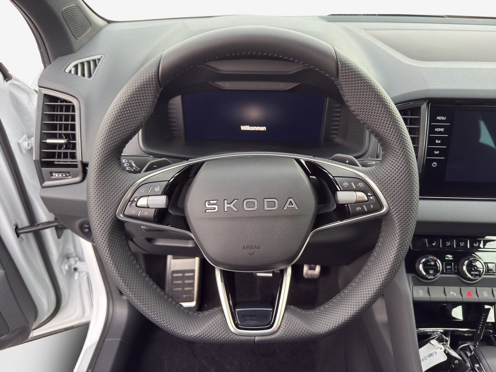 SKODA Karoq 2.0 TSI SportLine 4x4 DSG-image-9