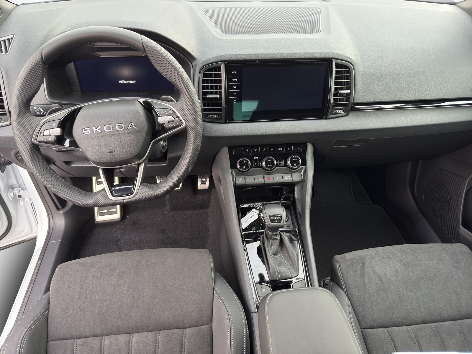 SKODA Karoq 2.0 TSI SportLine 4x4 DSG-image-8