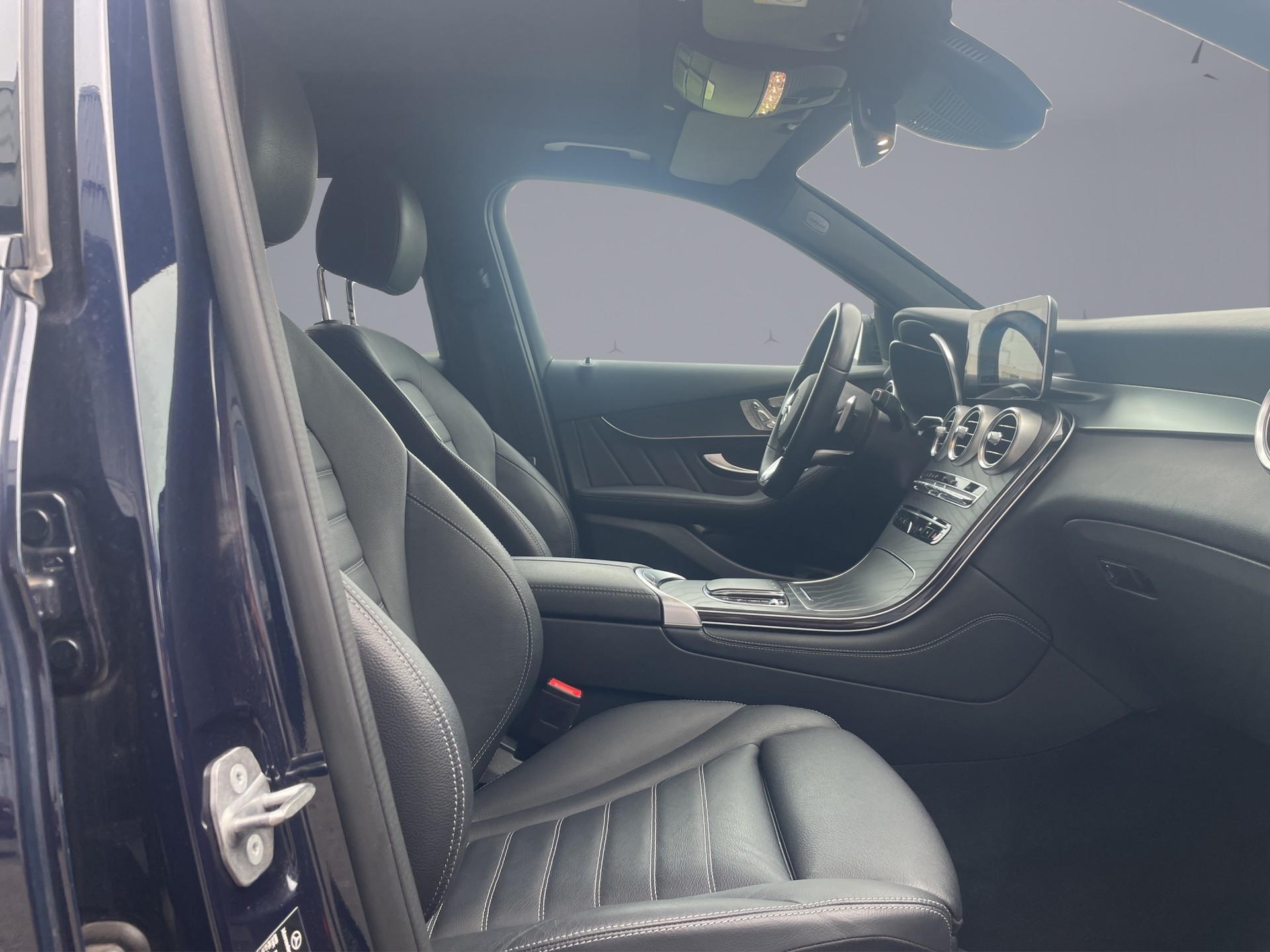 MERCEDES-BENZ GLC 300 de AMG Line 4m-image-14