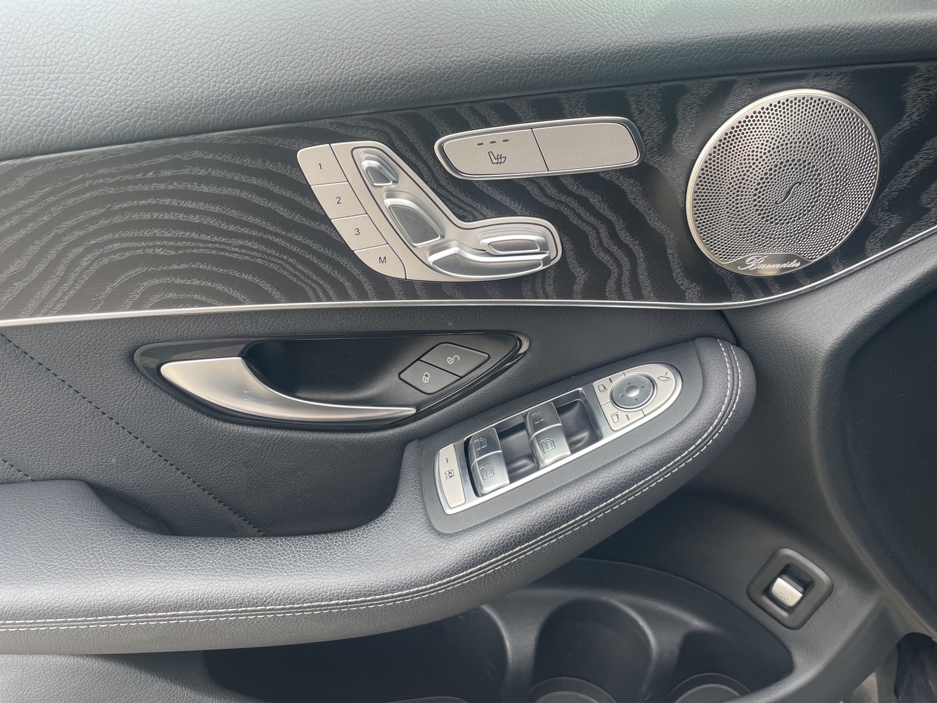 MERCEDES-BENZ GLC 300 de AMG Line 4m-image-9