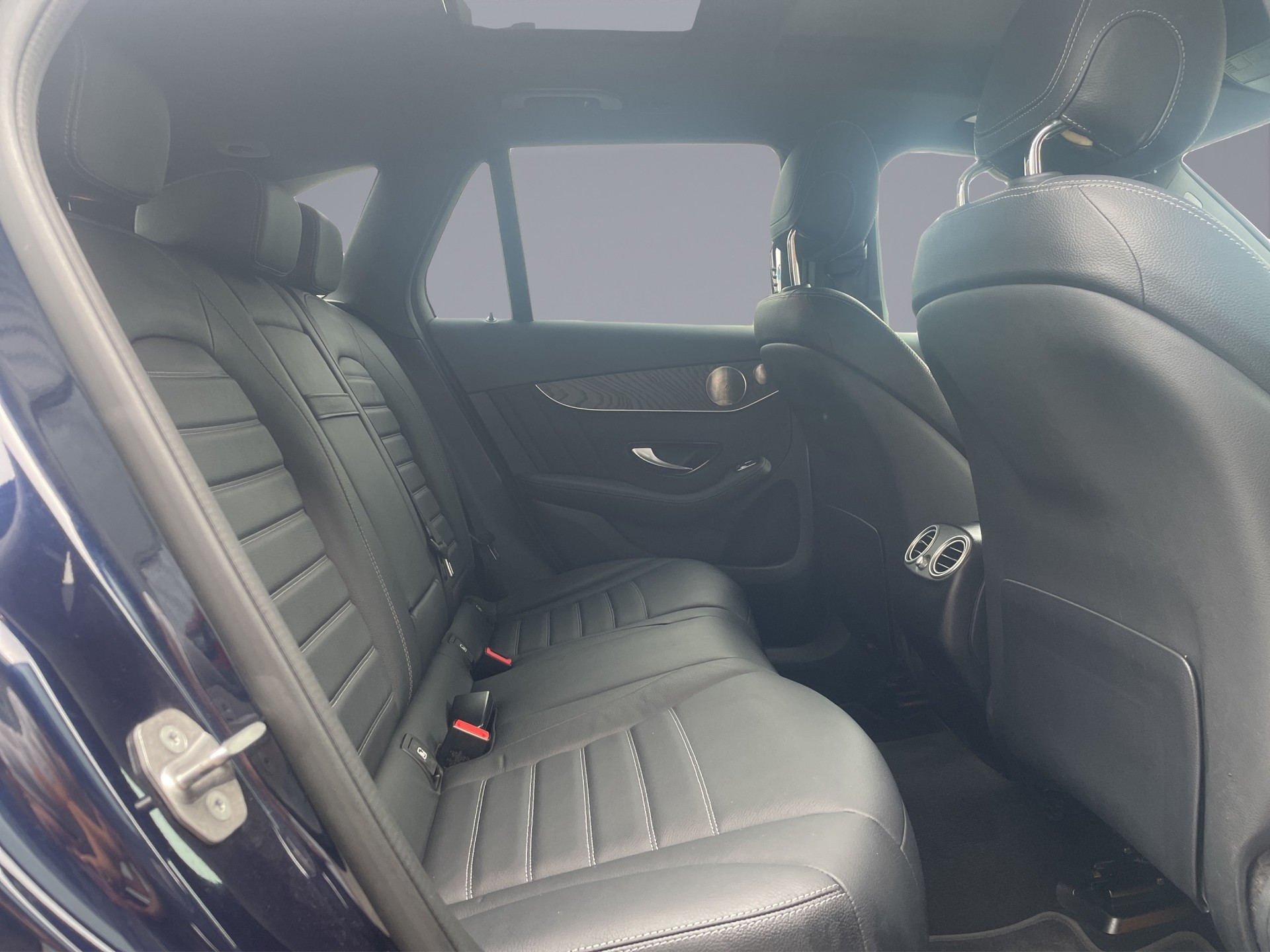 MERCEDES-BENZ GLC 300 de AMG Line 4m-image-15