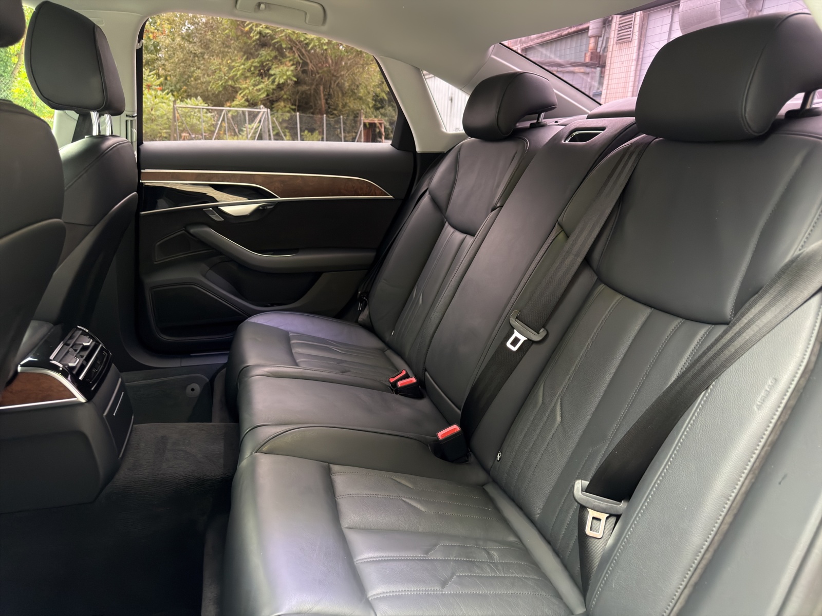 AUDI A8 L 3.0 TDI quattro tiptronic-image-24