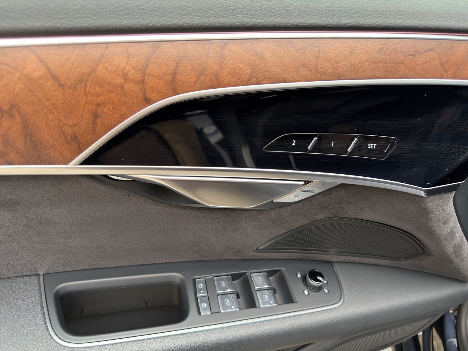 AUDI A8 L 3.0 TDI quattro tiptronic-image-9