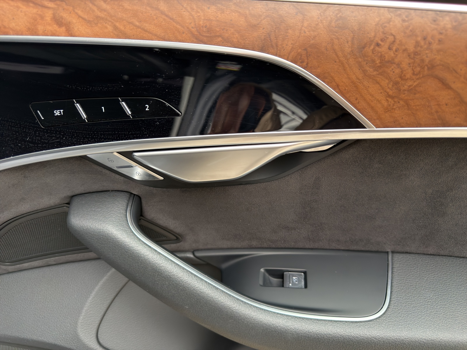 AUDI A8 L 3.0 TDI quattro tiptronic-image-16