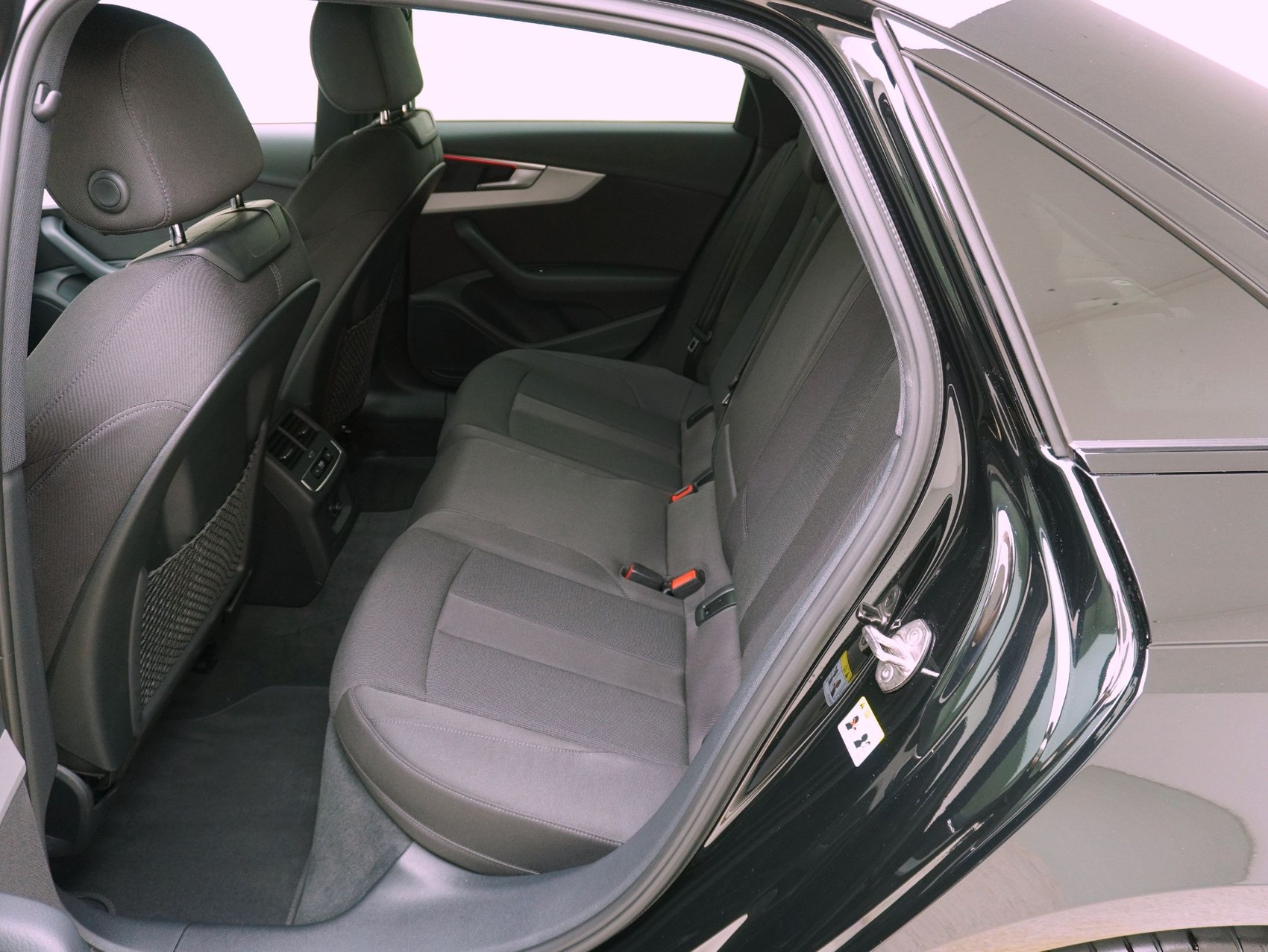 AUDI A4 40 TFSI S line S-Tronic-image-10