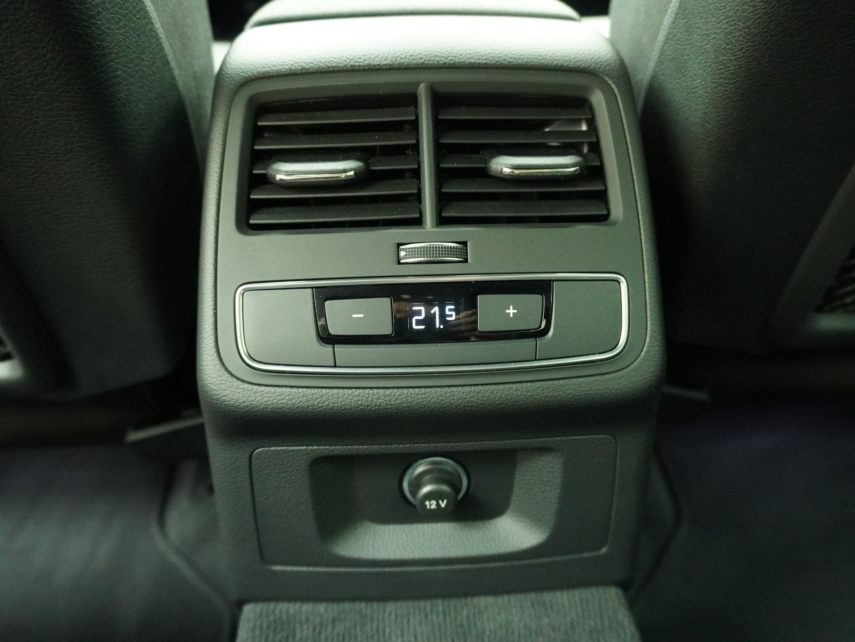 AUDI A4 40 TFSI S line S-Tronic-image-11