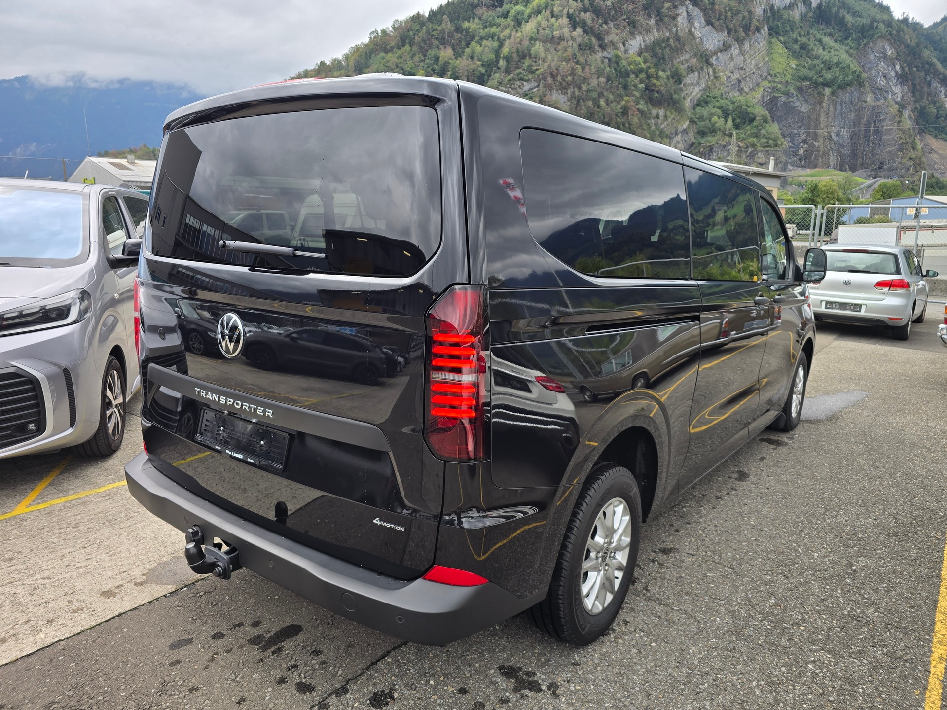 VW Transporter Kombi 2.0 TDI 4Motion Lang Automat-image-4