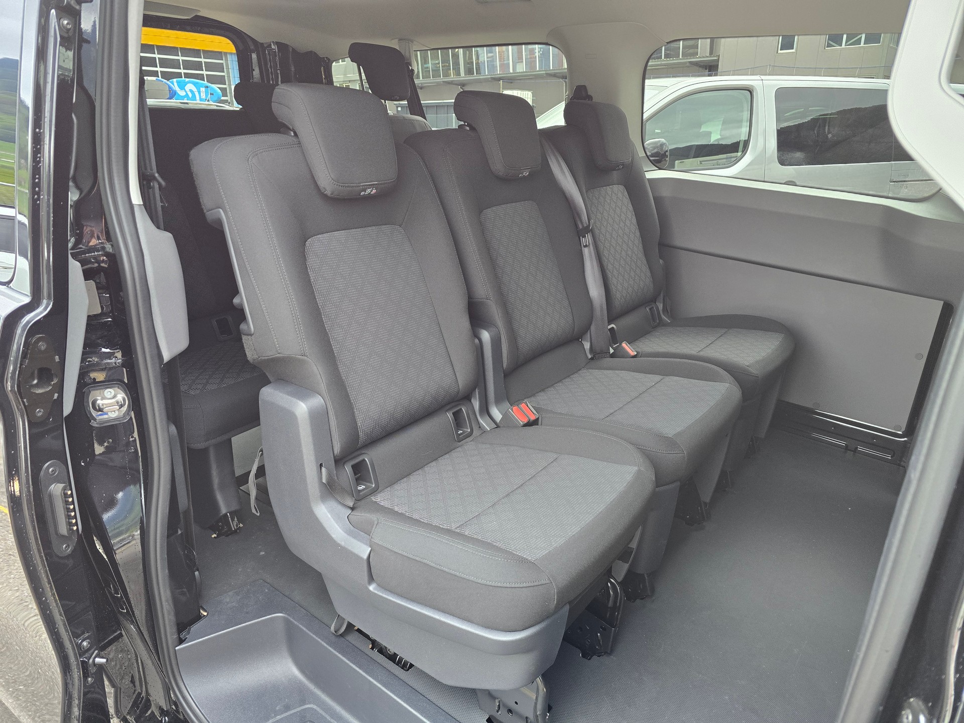 VW Transporter Kombi 2.0 TDI 4Motion Lang Automat-image-9