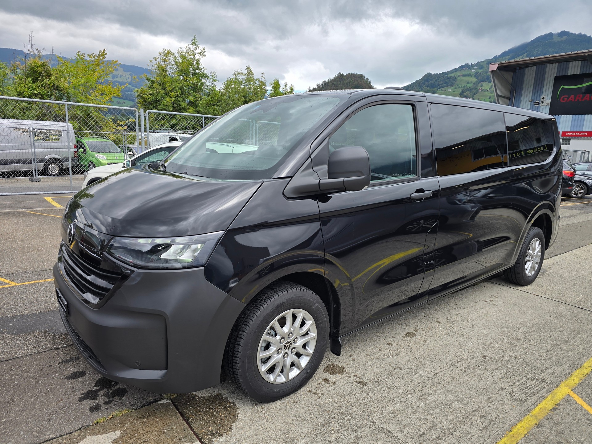 VW Transporter Kombi 2.0 TDI 4Motion Lang Automat-image-1