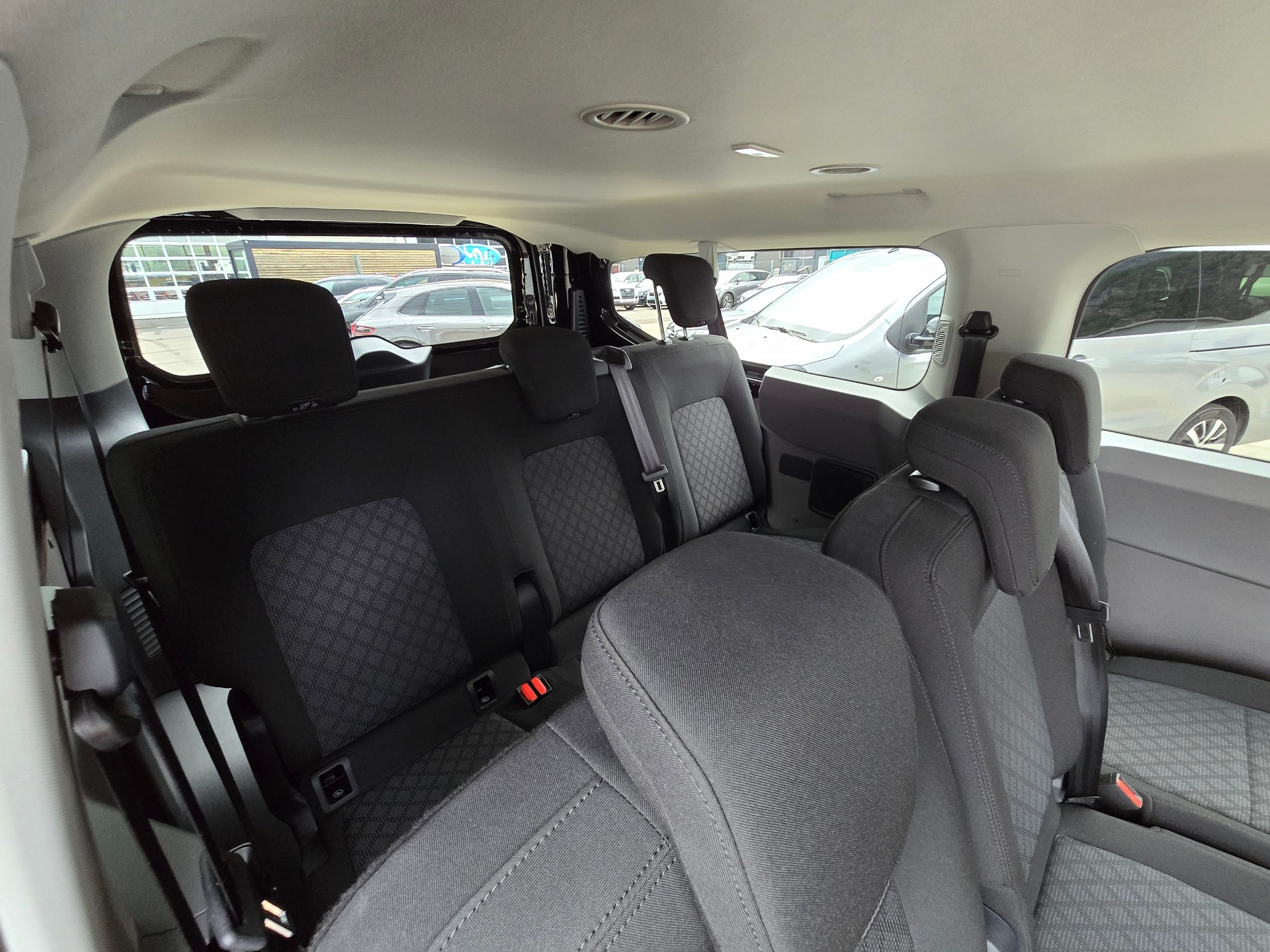 VW Transporter Kombi 2.0 TDI 4Motion Lang Automat-image-10
