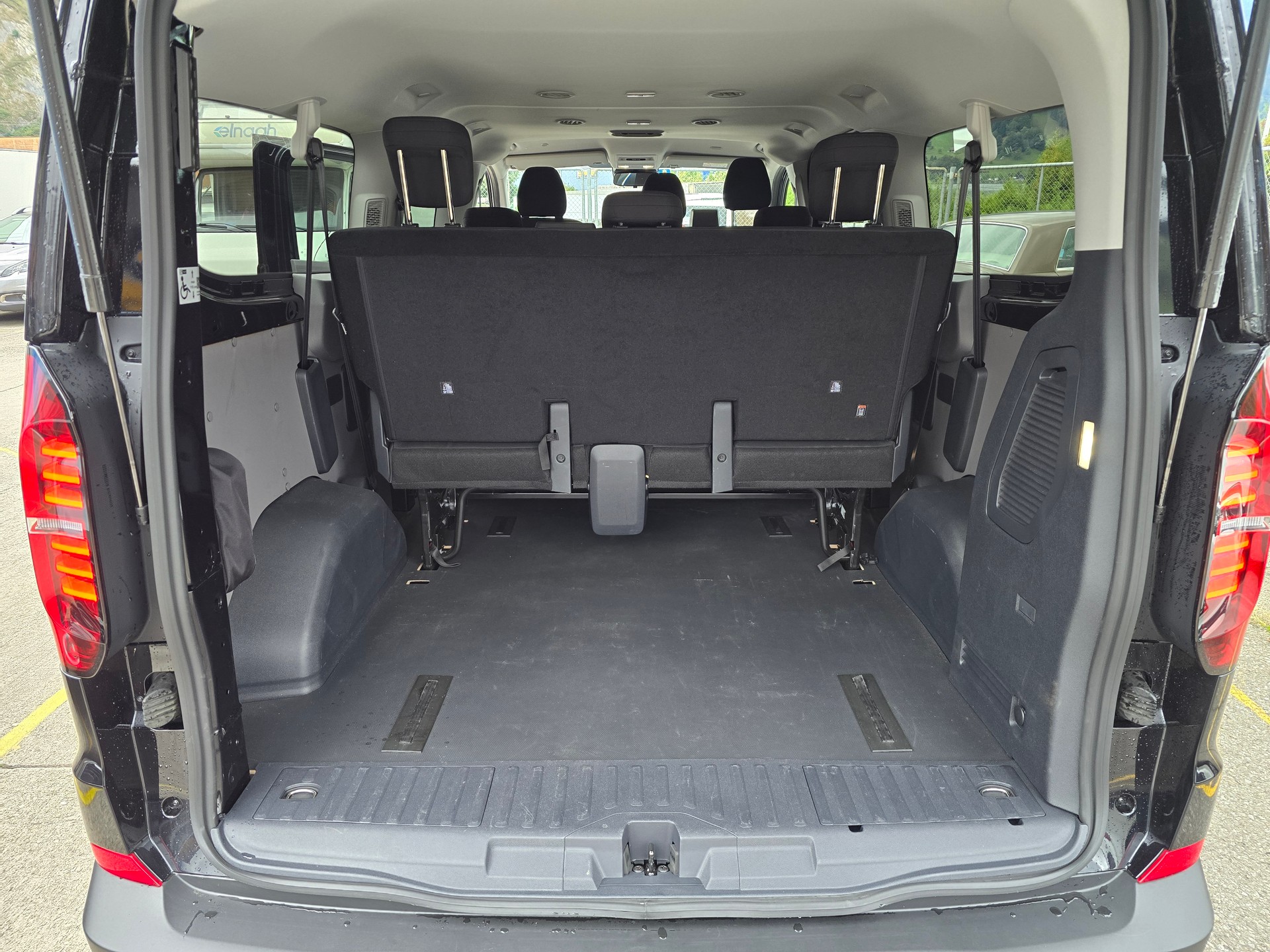 VW Transporter Kombi 2.0 TDI 4Motion Lang Automat-image-12
