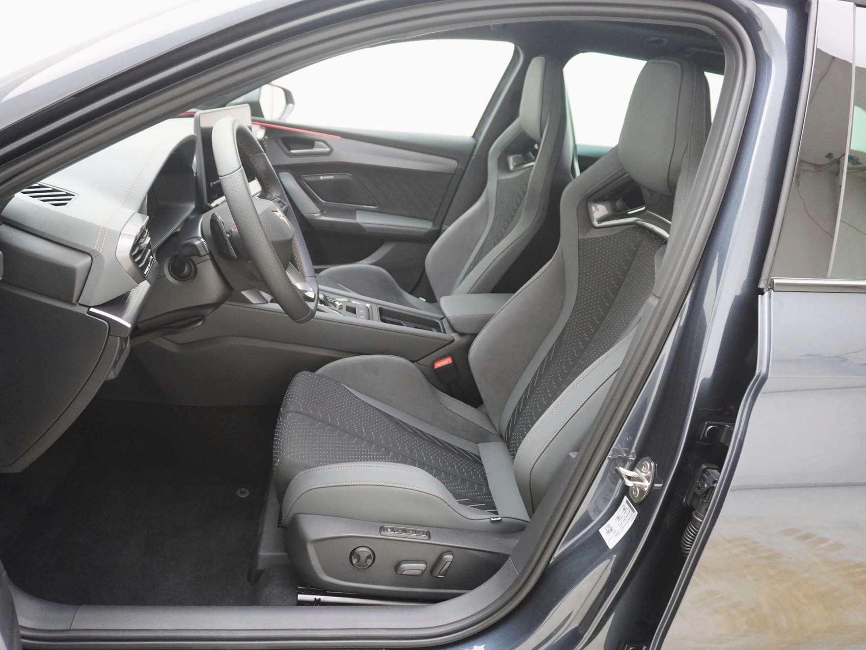CUPRA Leon ST 2.0 TSI Extreme 4Drive DSG-image-15