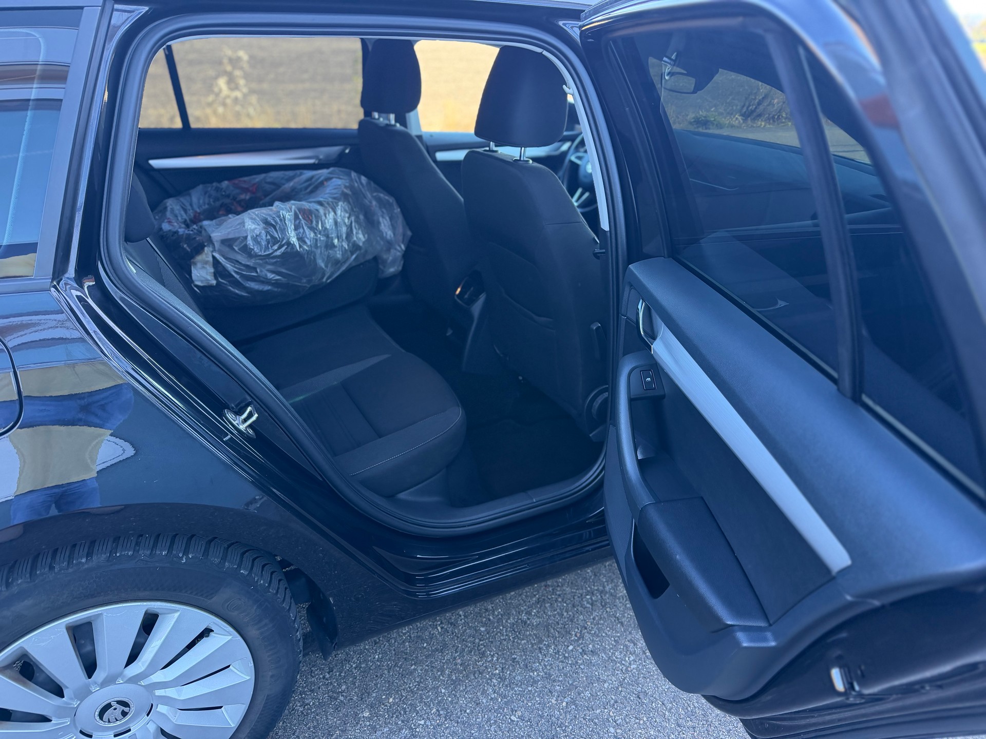 SKODA Octavia Combi 1.5 TSI Style DSG-image-9