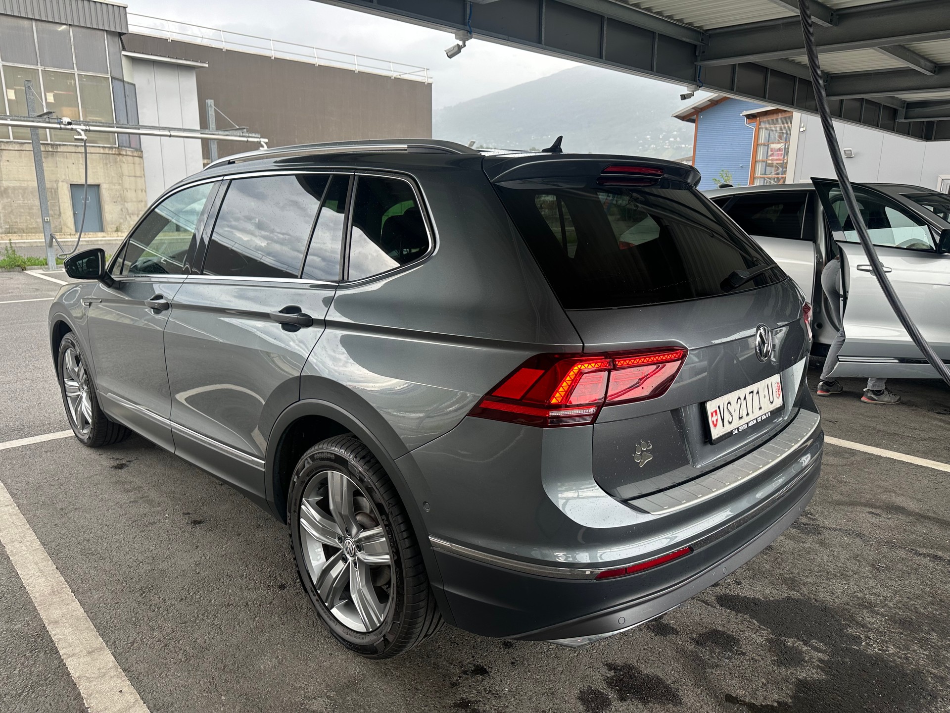 VW Tiguan Allspace 2.0TSI Highline 4Motion DSG-image-4