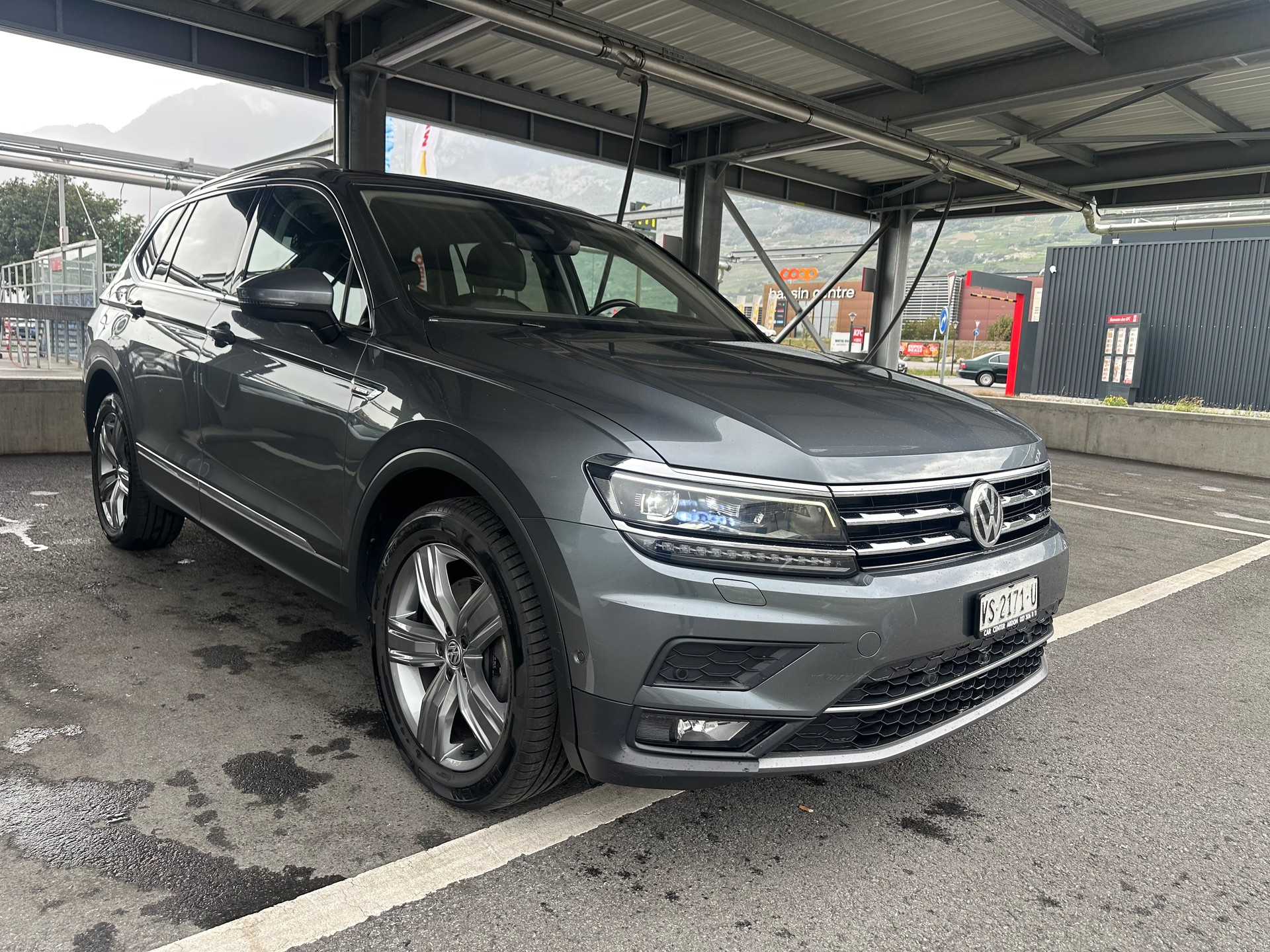 VW Tiguan Allspace 2.0TSI Highline 4Motion DSG-image-2
