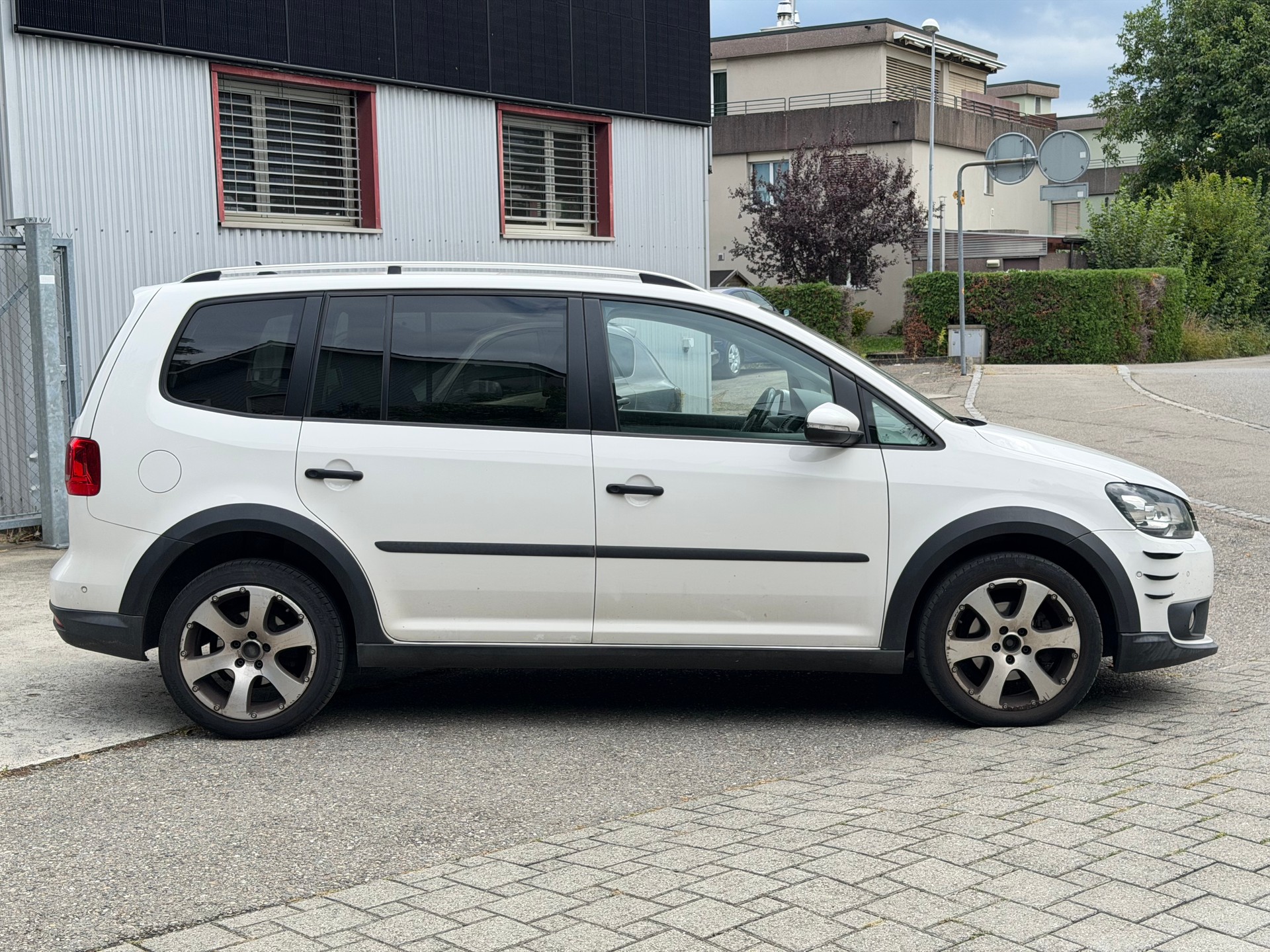 VW CrossTouran 1.4 TSI DSG-image-1