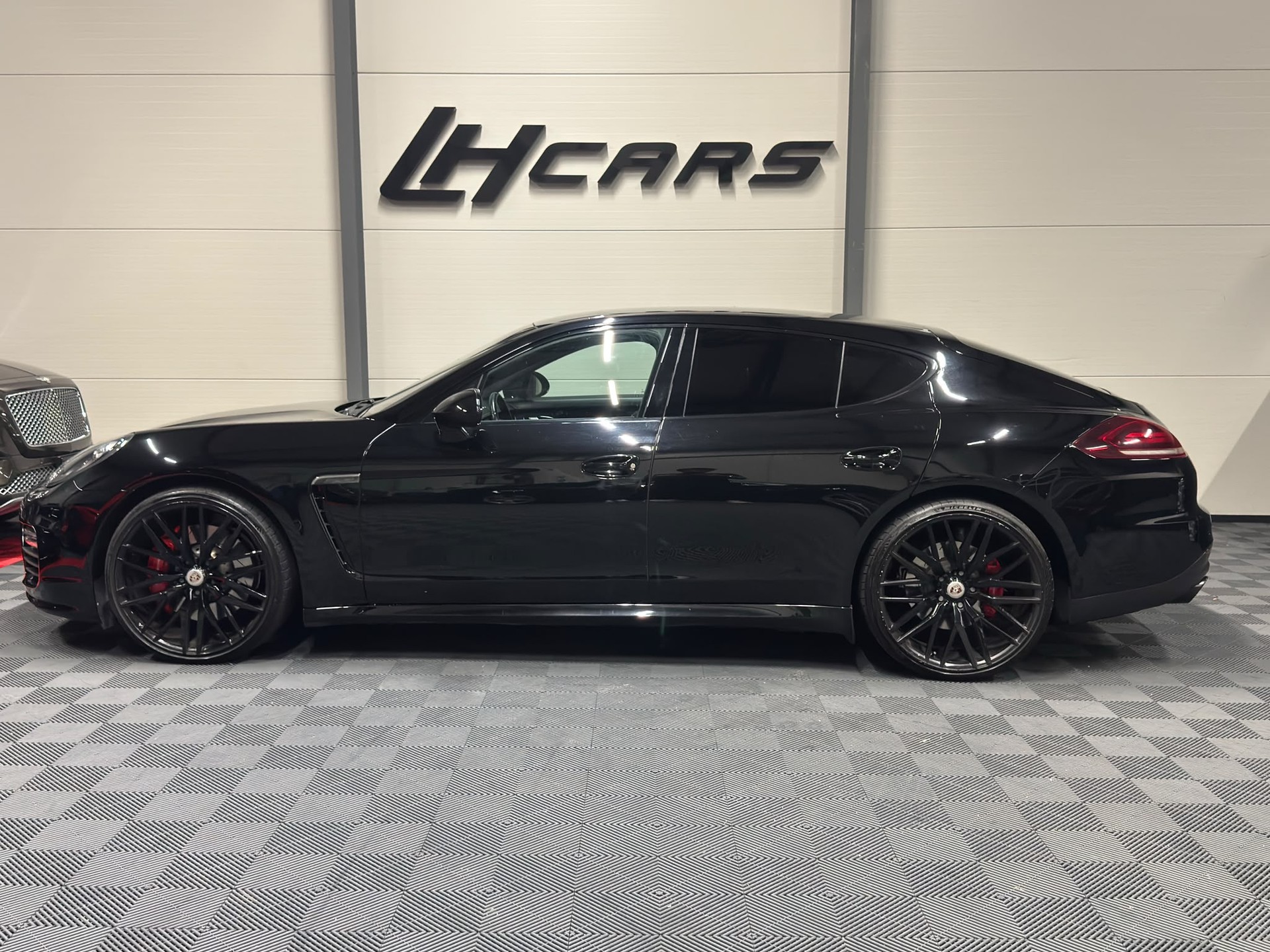 PORSCHE Panamera 4.8 V8 GTS PDK FACELIFT-image-1