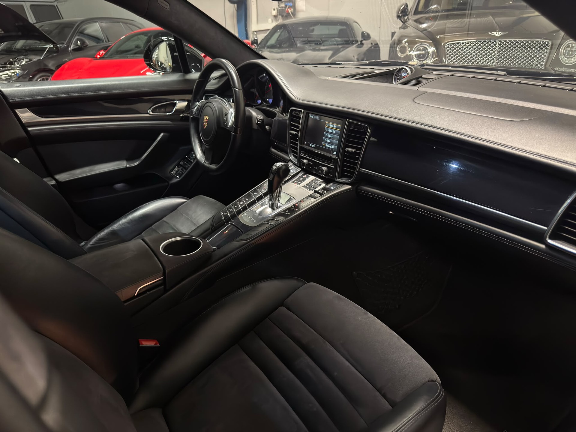 PORSCHE Panamera 4.8 V8 GTS PDK FACELIFT-image-12