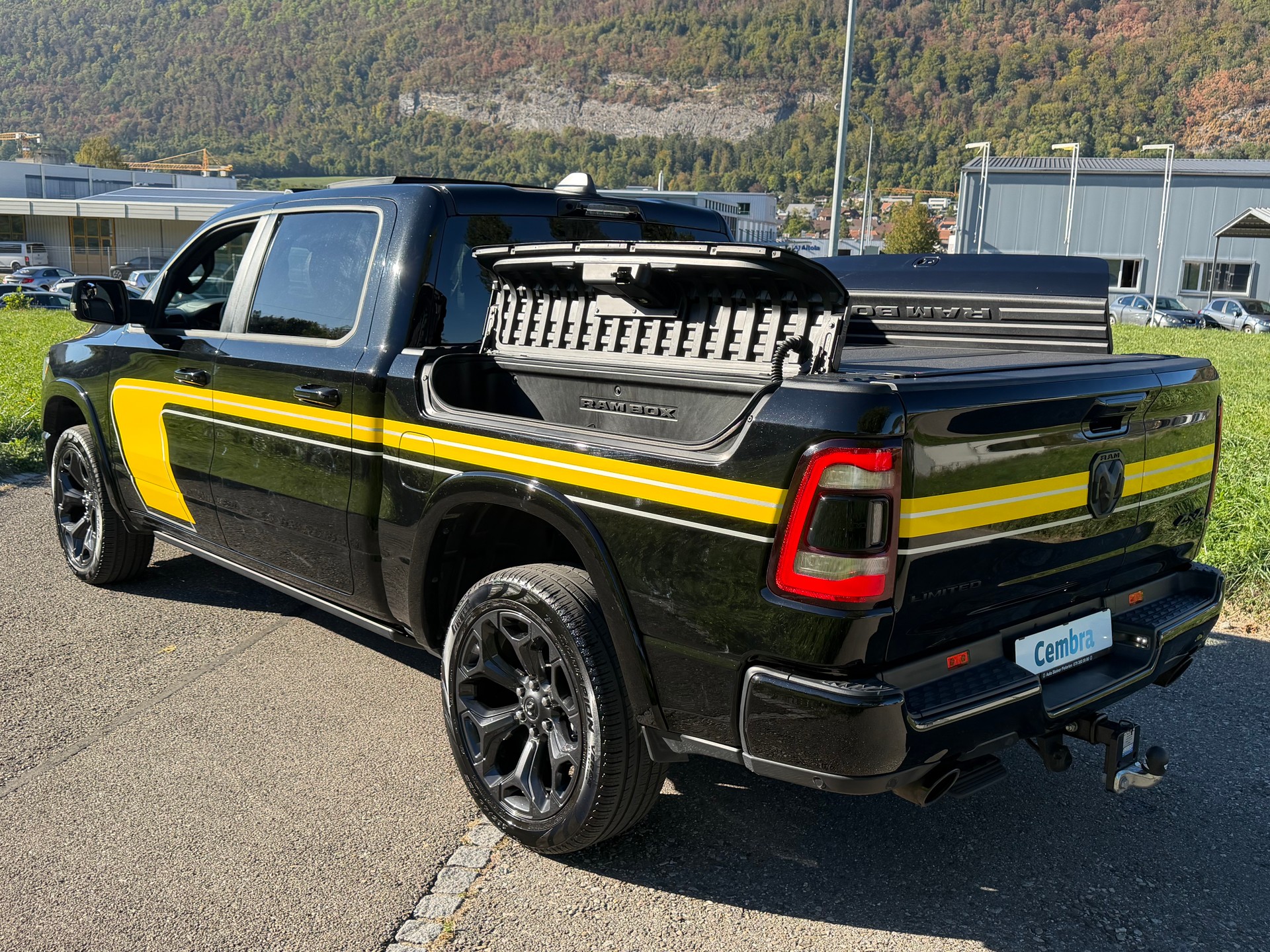 DODGE RAM LIMITED !! V8 5,7 400 PS CREW CAB "NEUSTES MODELL" VOLL OPTIONEN. INKL. LUFTFEDERUNG + AHK 3500 KG. RAM BOX.-image-8