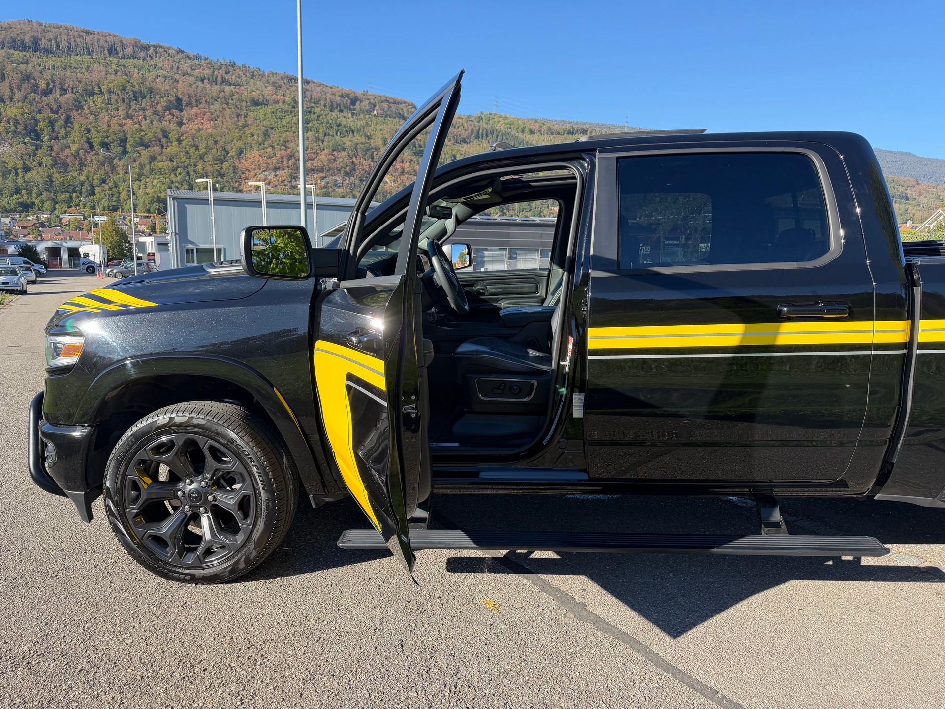 DODGE RAM LIMITED !! V8 5,7 400 PS CREW CAB "NEUSTES MODELL" VOLL OPTIONEN. INKL. LUFTFEDERUNG + AHK 3500 KG. RAM BOX.-image-5