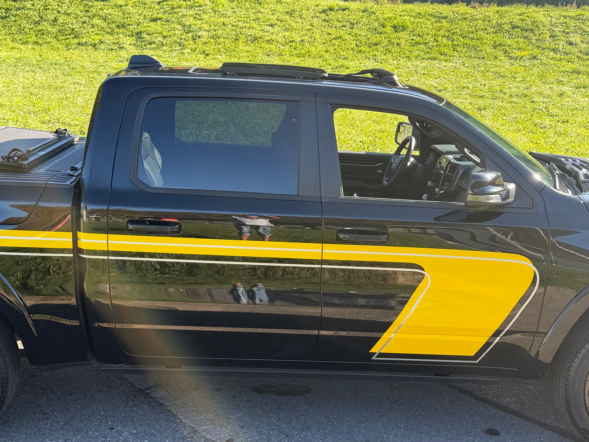 DODGE RAM LIMITED !! V8 5,7 400 PS CREW CAB "NEUSTES MODELL" VOLL OPTIONEN. INKL. LUFTFEDERUNG + AHK 3500 KG. RAM BOX.-image-6