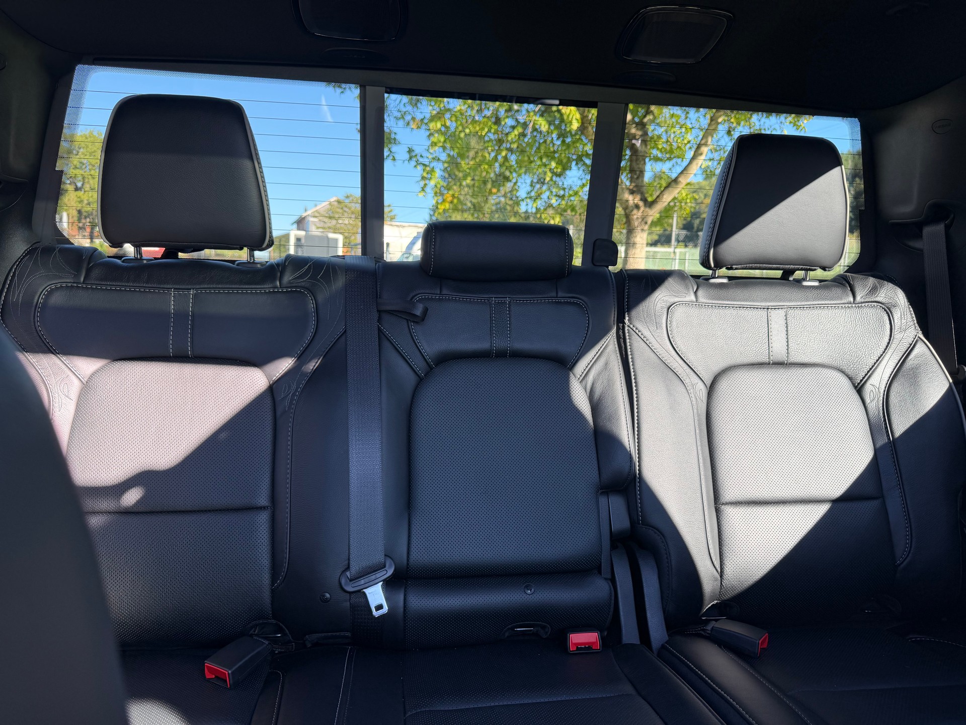 DODGE RAM LIMITED !! V8 5,7 400 PS CREW CAB "NEUSTES MODELL" VOLL OPTIONEN. INKL. LUFTFEDERUNG + AHK 3500 KG. RAM BOX.-image-53